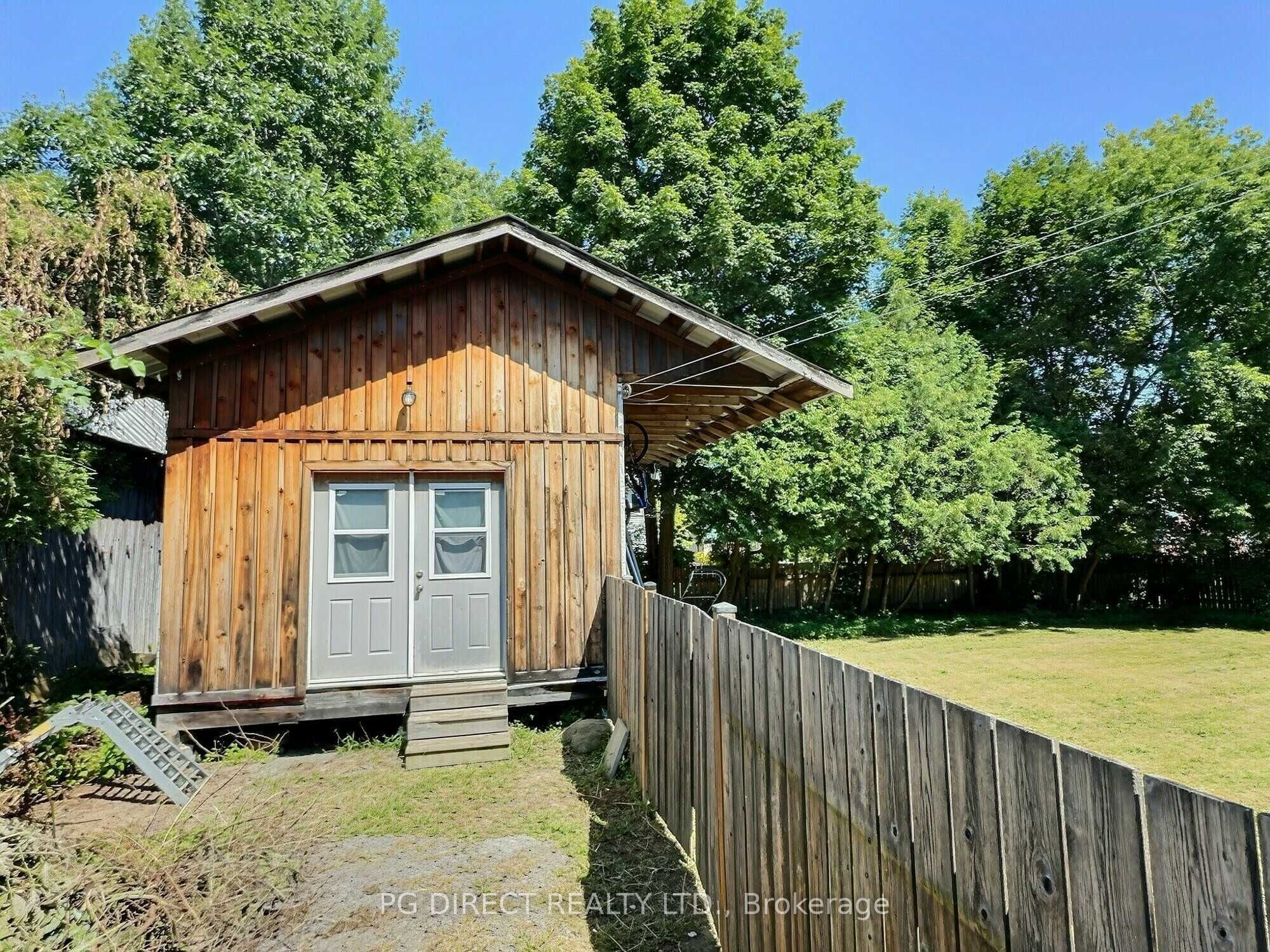 205 Drummond Street E Property Photo 6