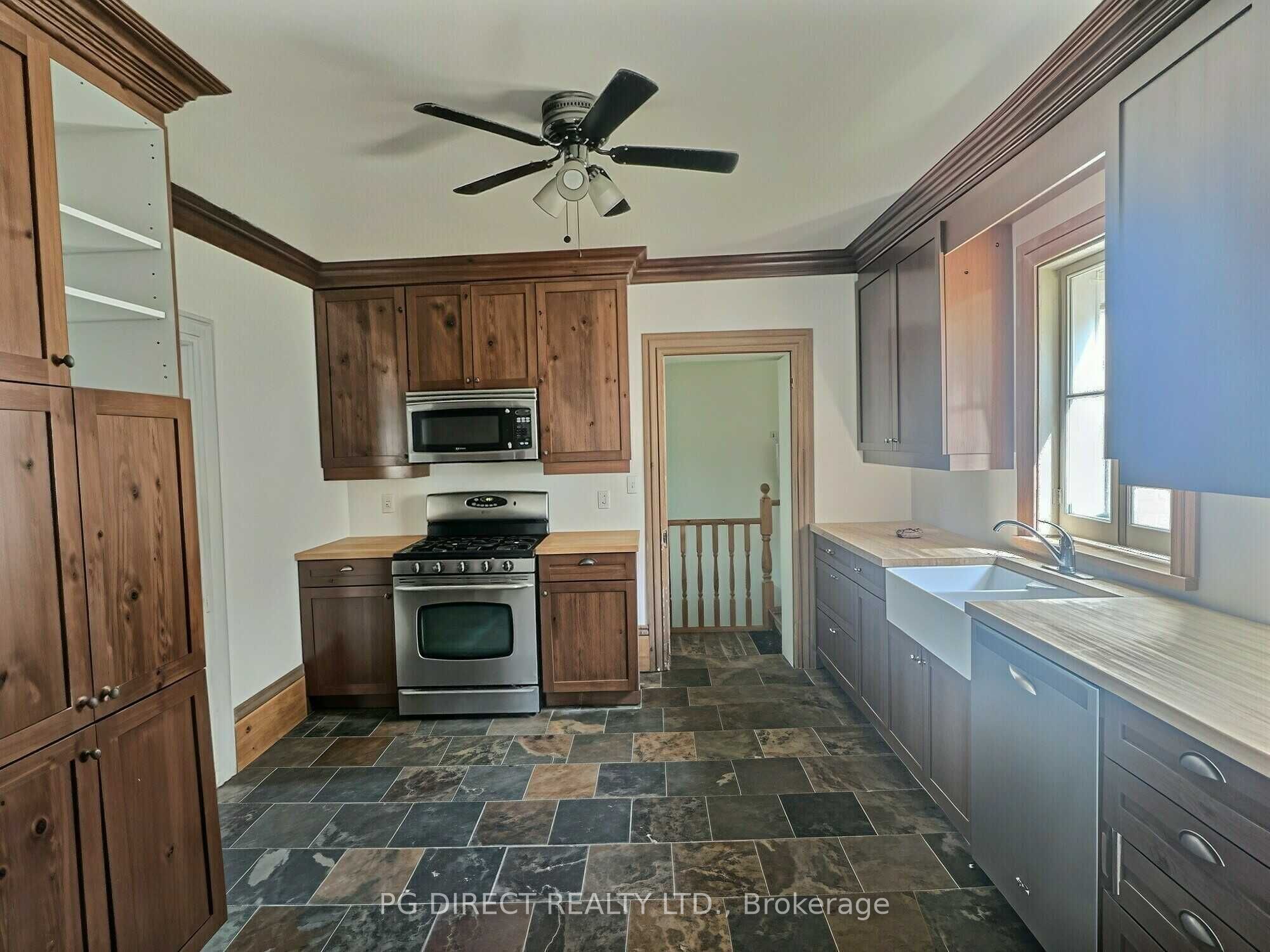 205 Drummond Street E Property Photo 7