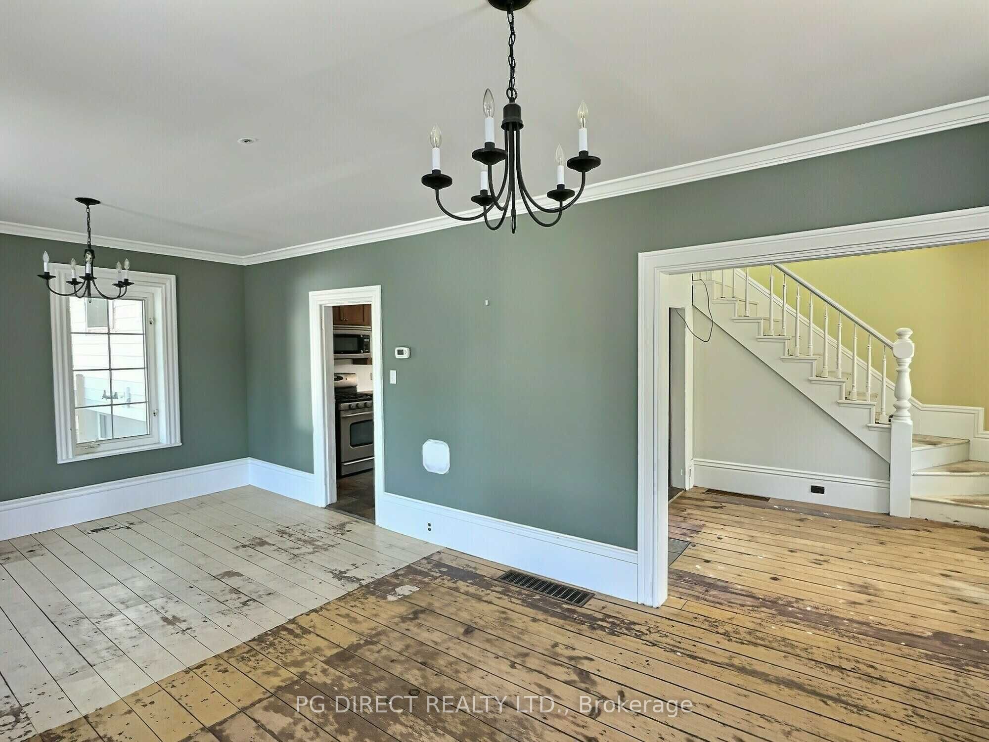 205 Drummond Street E Property Photo 10
