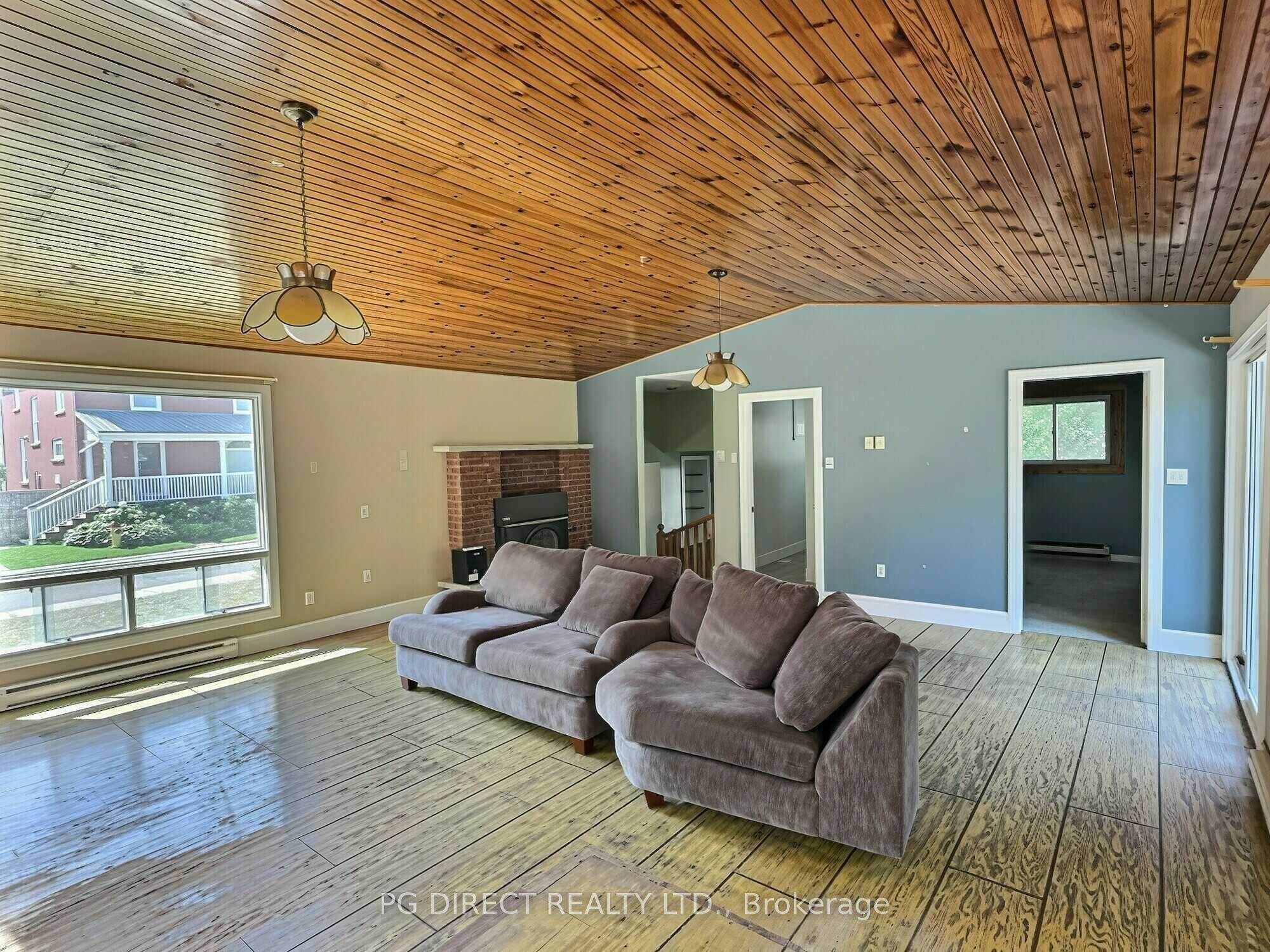 205 Drummond Street E Property Photo 12