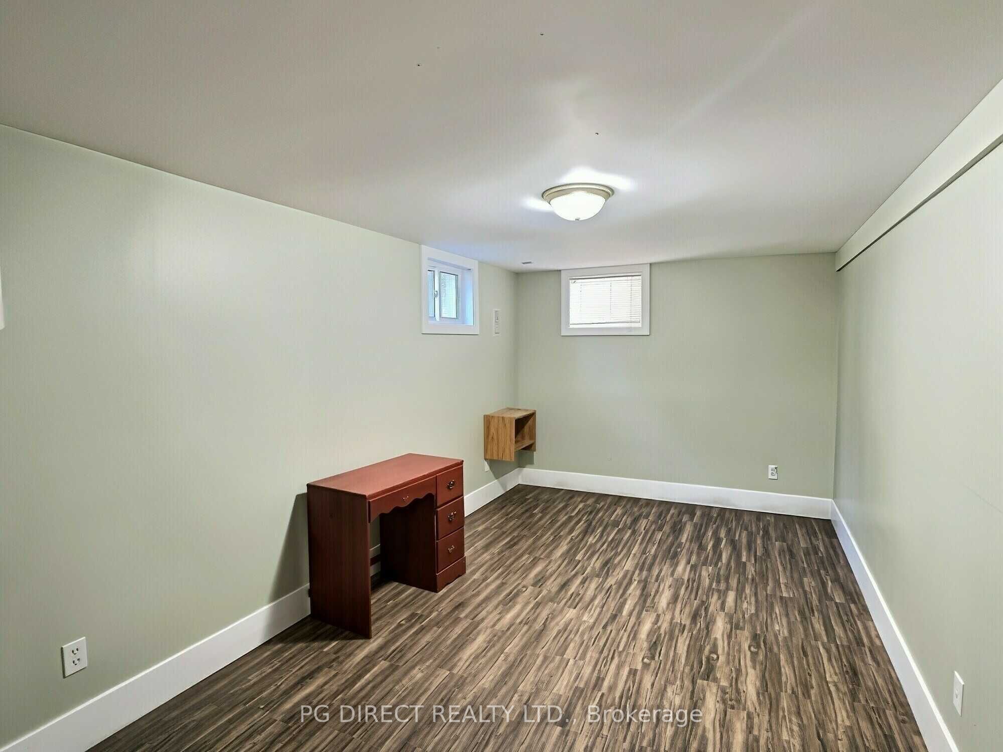 205 Drummond Street E Property Photo 17