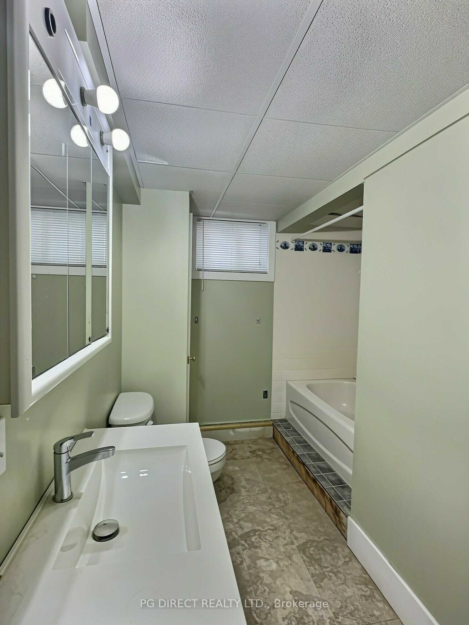 205 Drummond Street E Property Photo 18