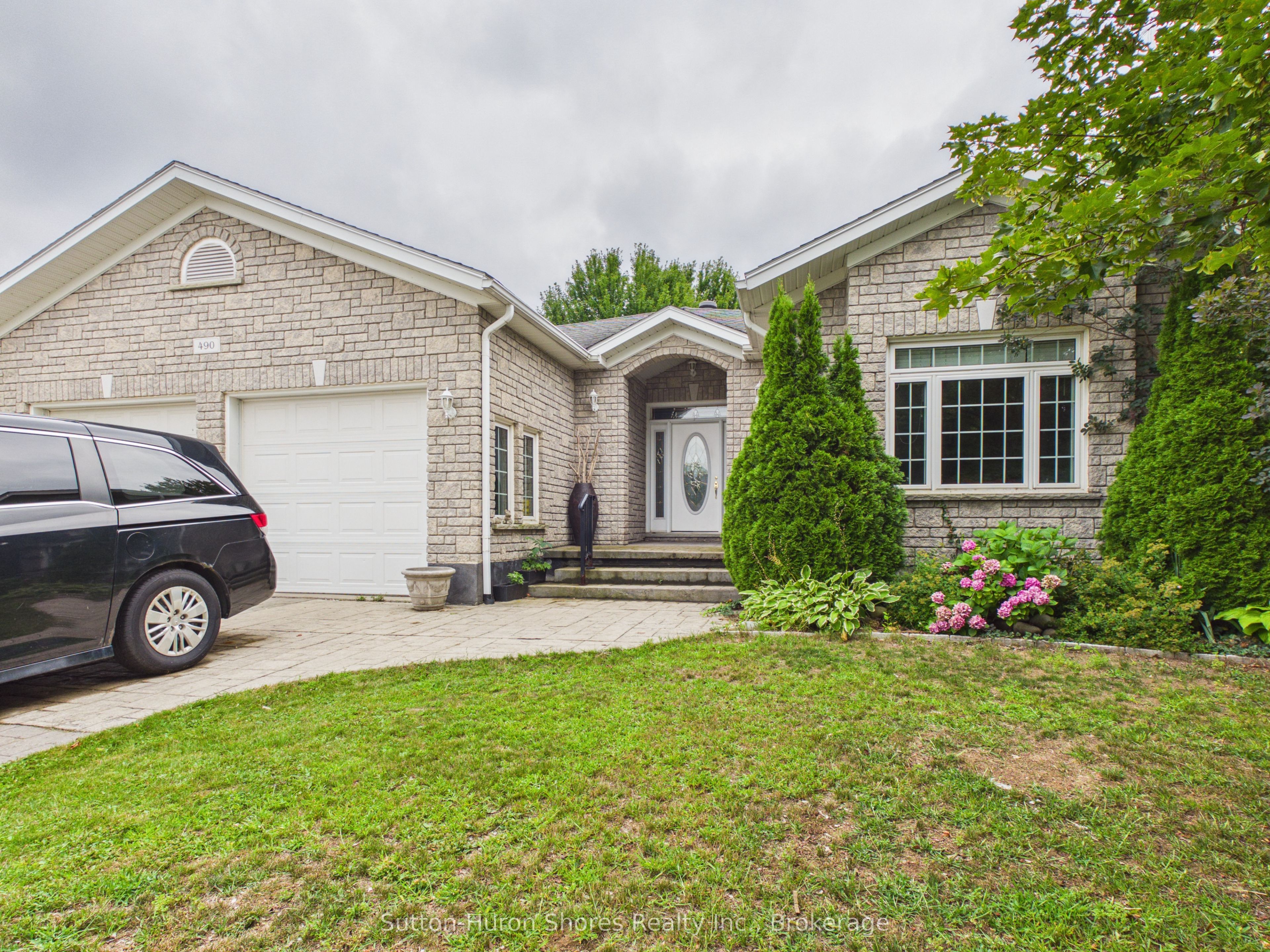 490 Bluewater Drive Property Photo 1