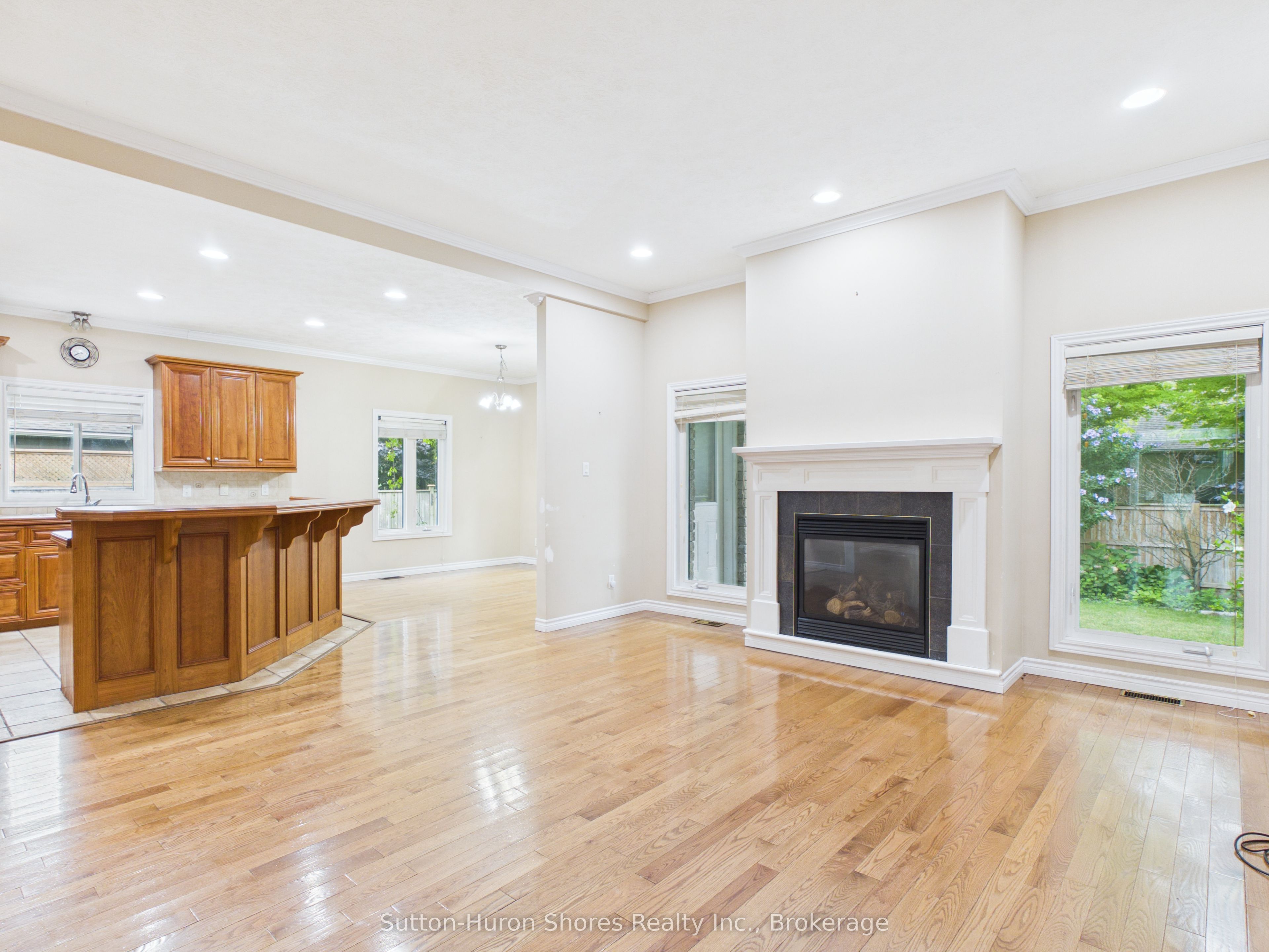 490 Bluewater Drive Property Photo 4