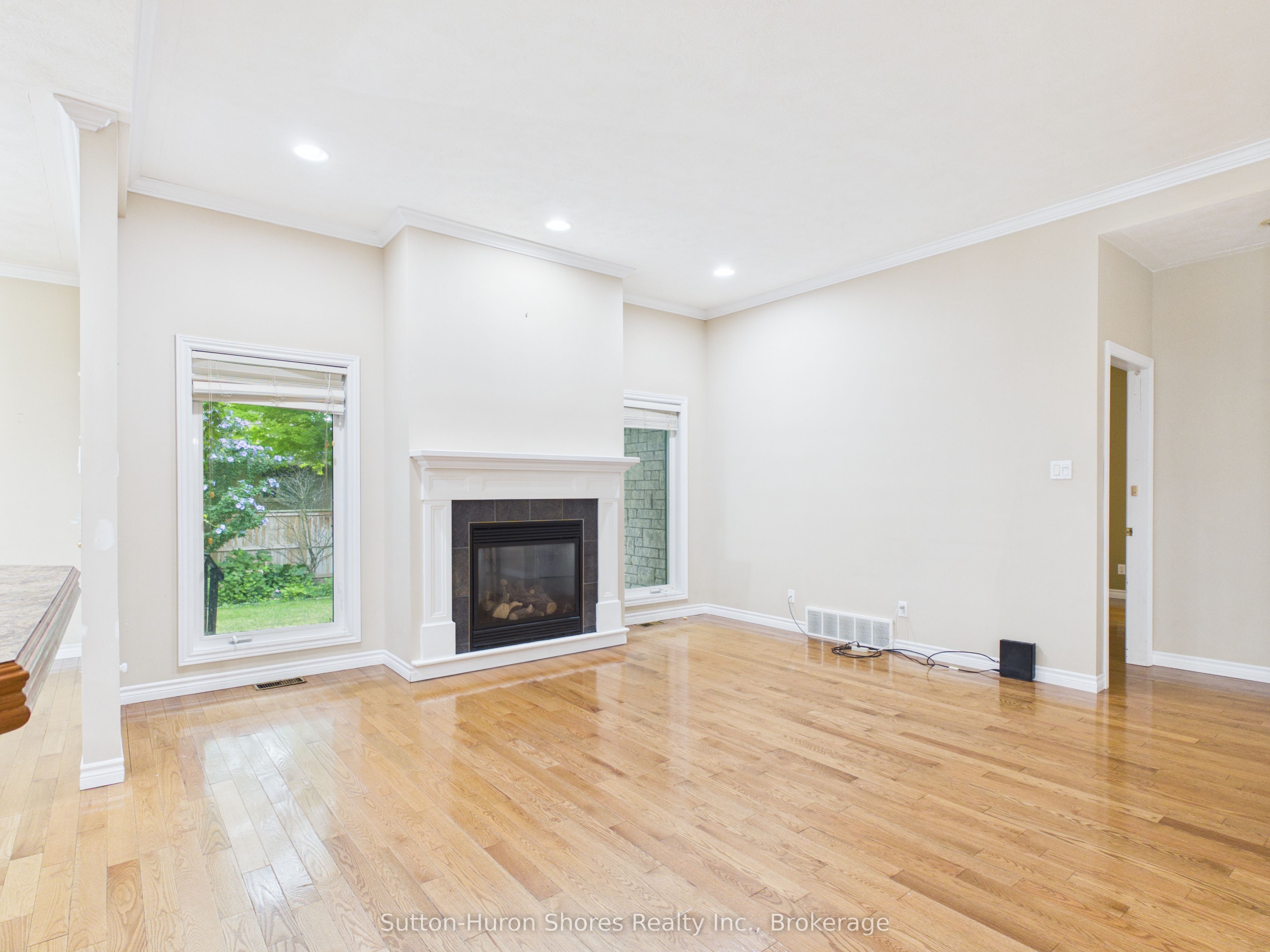 490 Bluewater Drive Property Photo 9