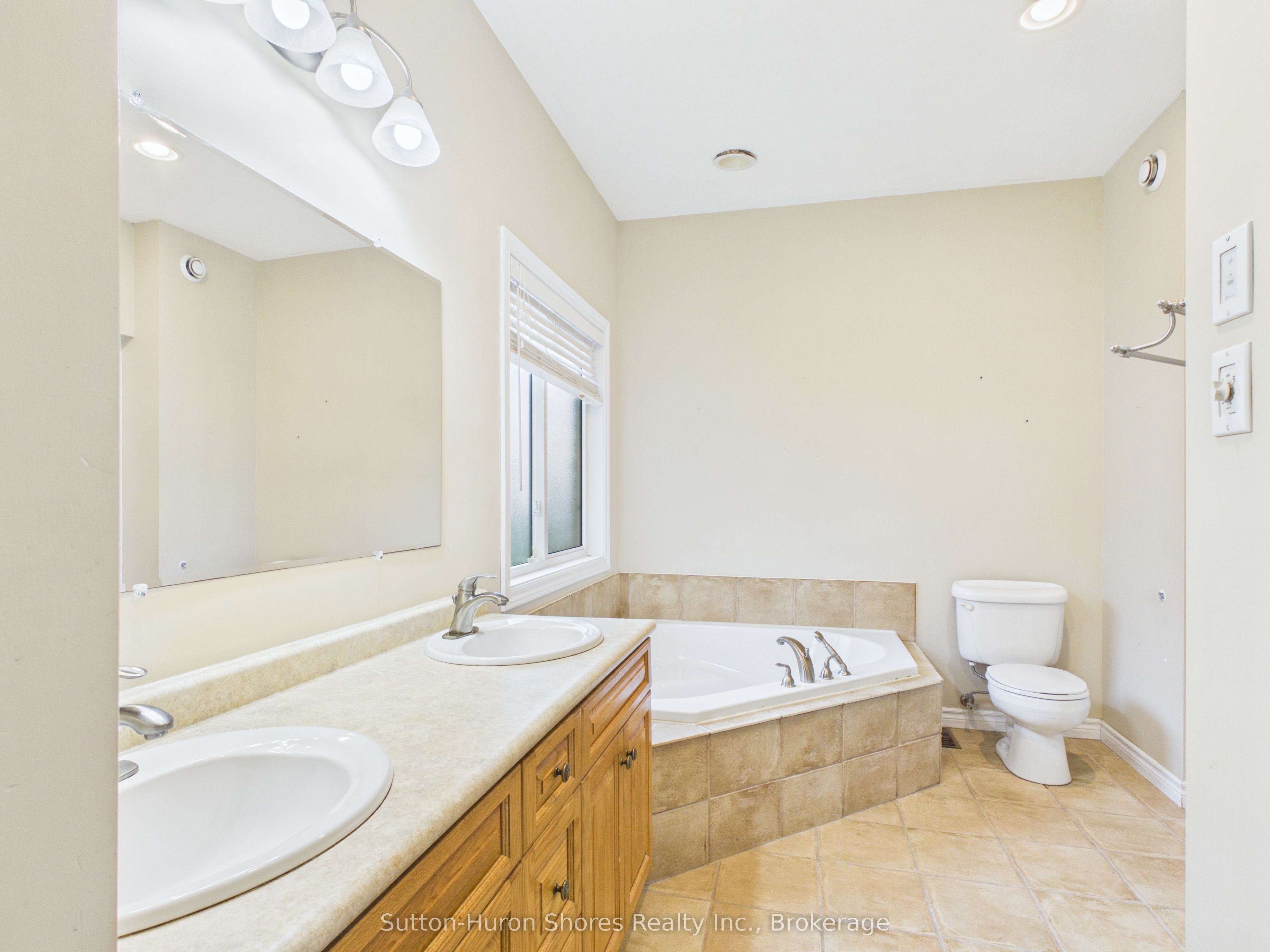 490 Bluewater Drive Property Photo 12