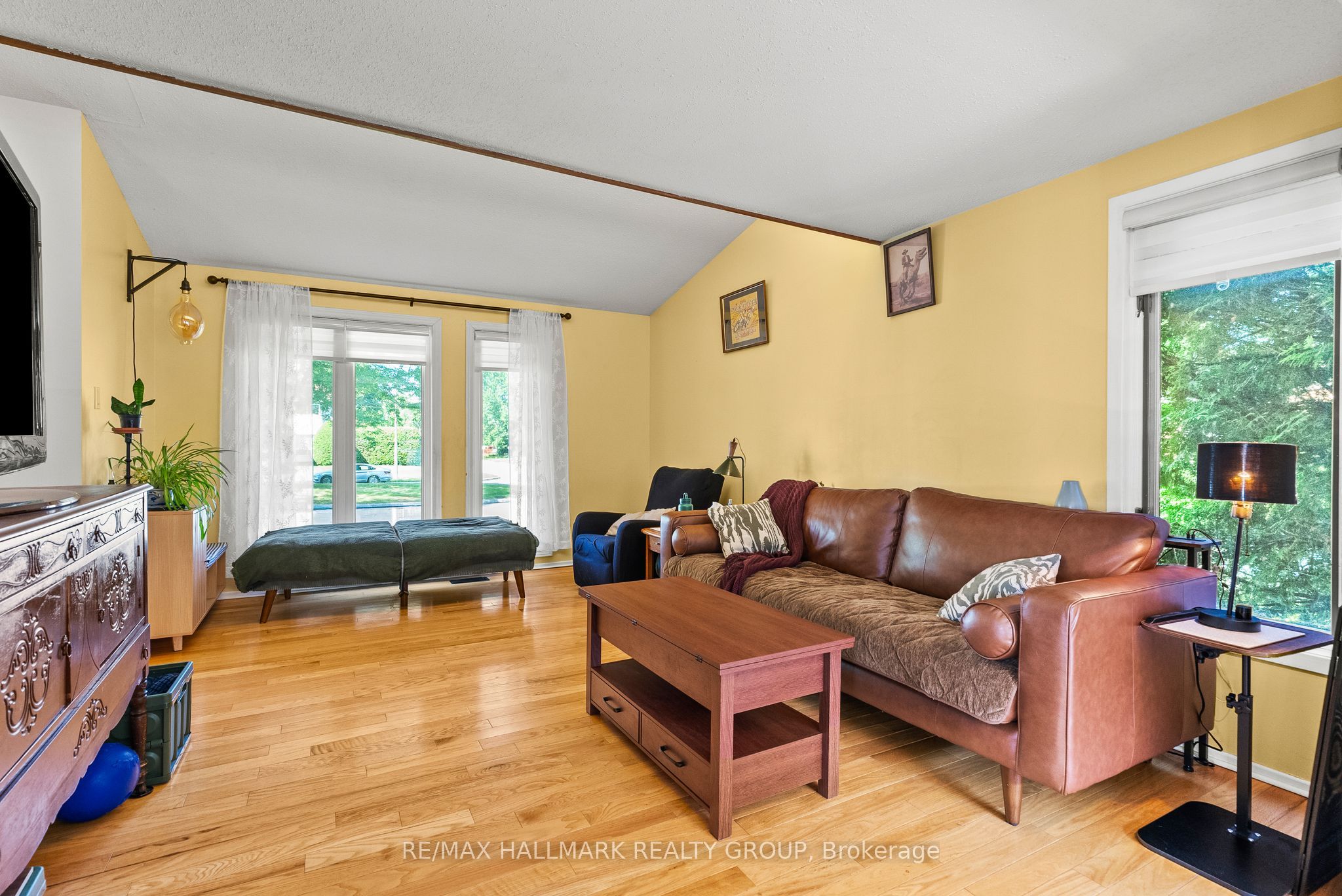 932 Beauclaire Drive Property Photo 6