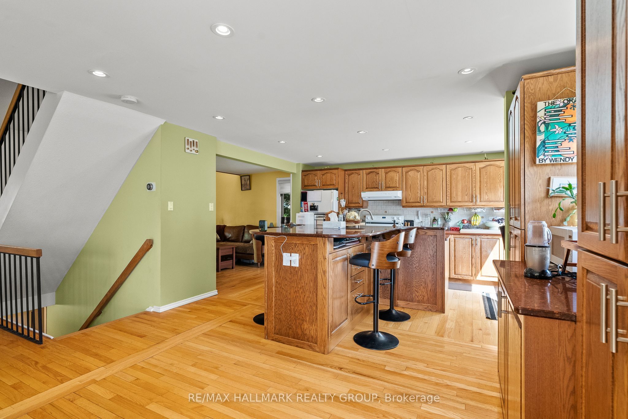 932 Beauclaire Drive Property Photo 7