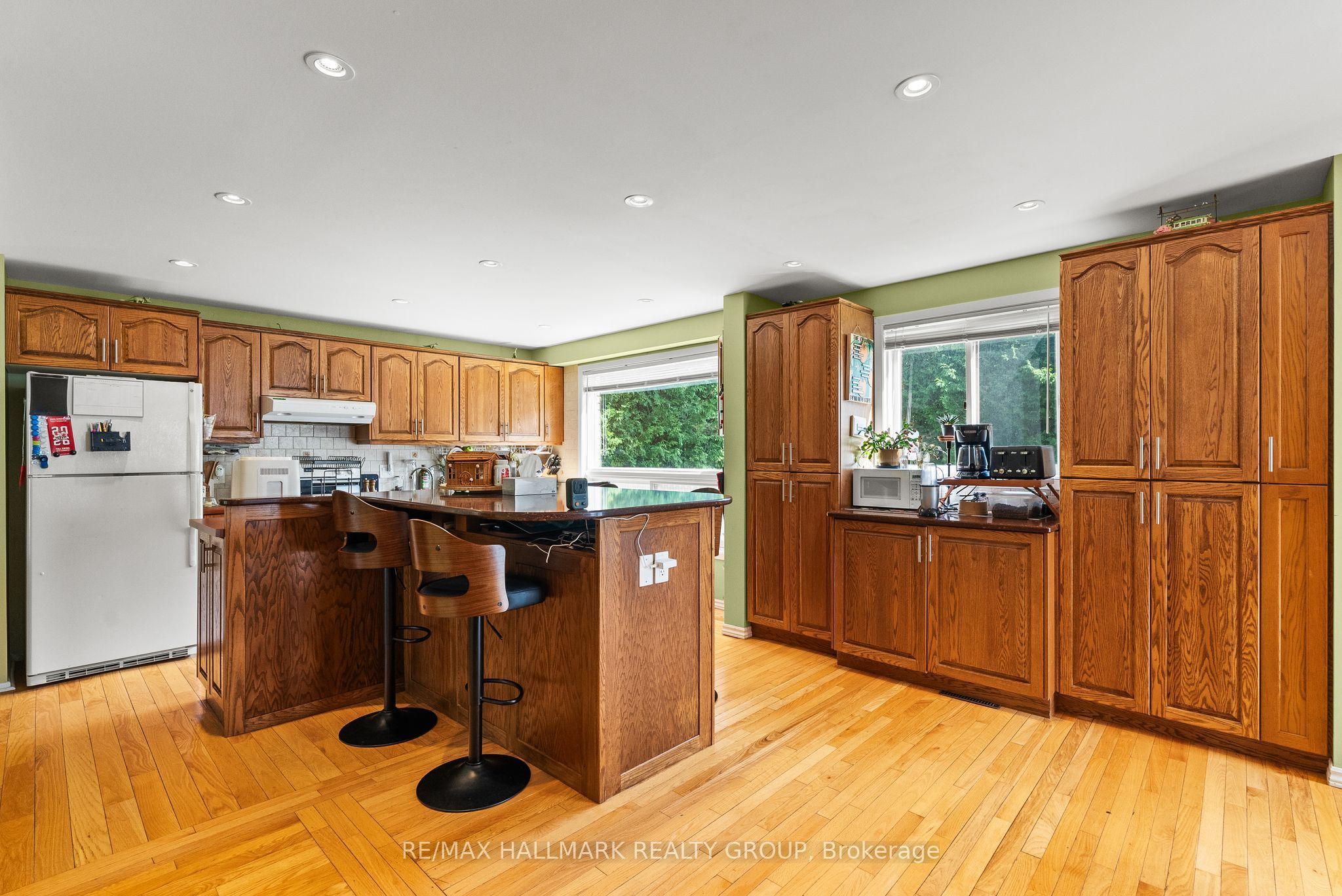 932 Beauclaire Drive Property Photo 8