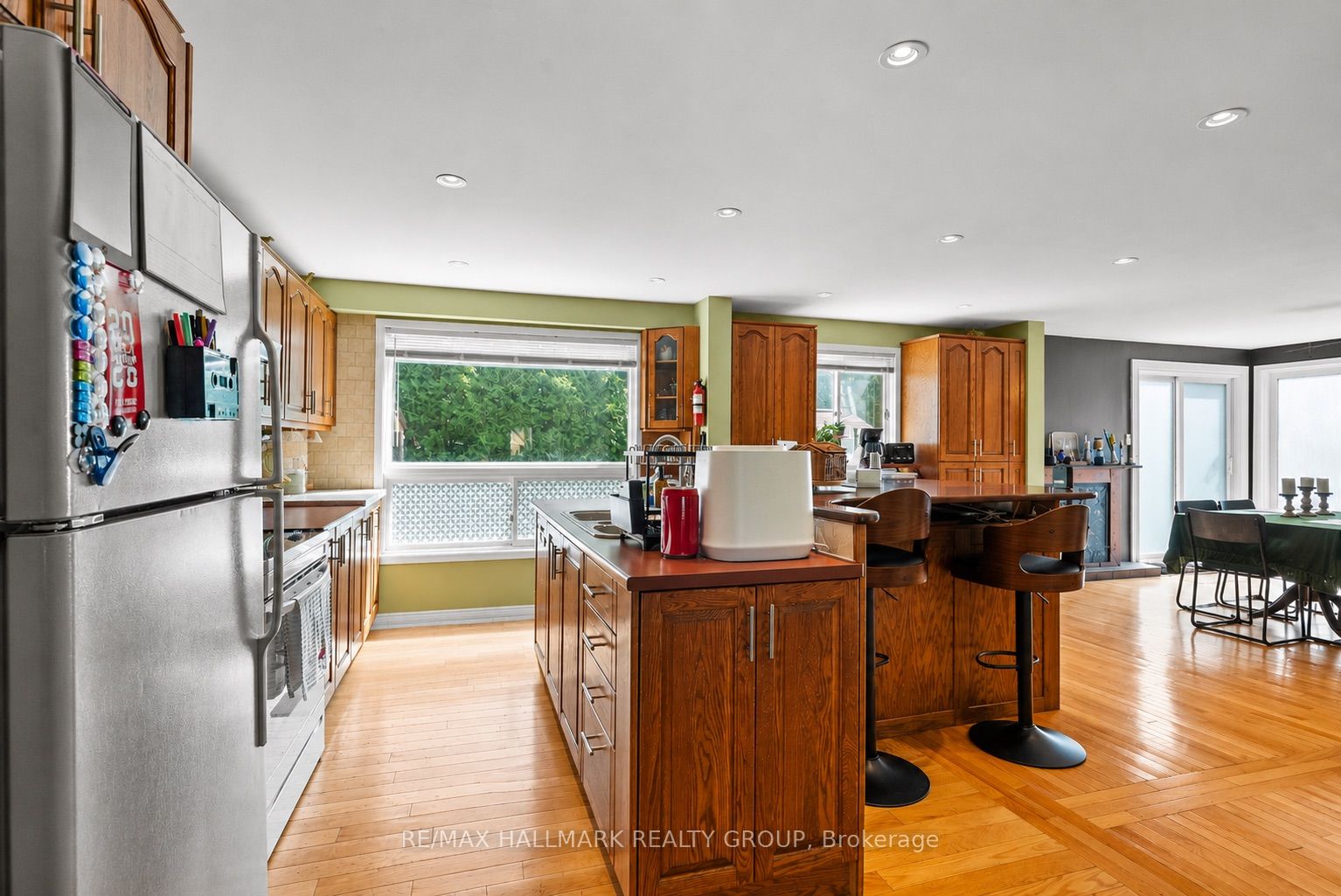 932 Beauclaire Drive Property Photo 9