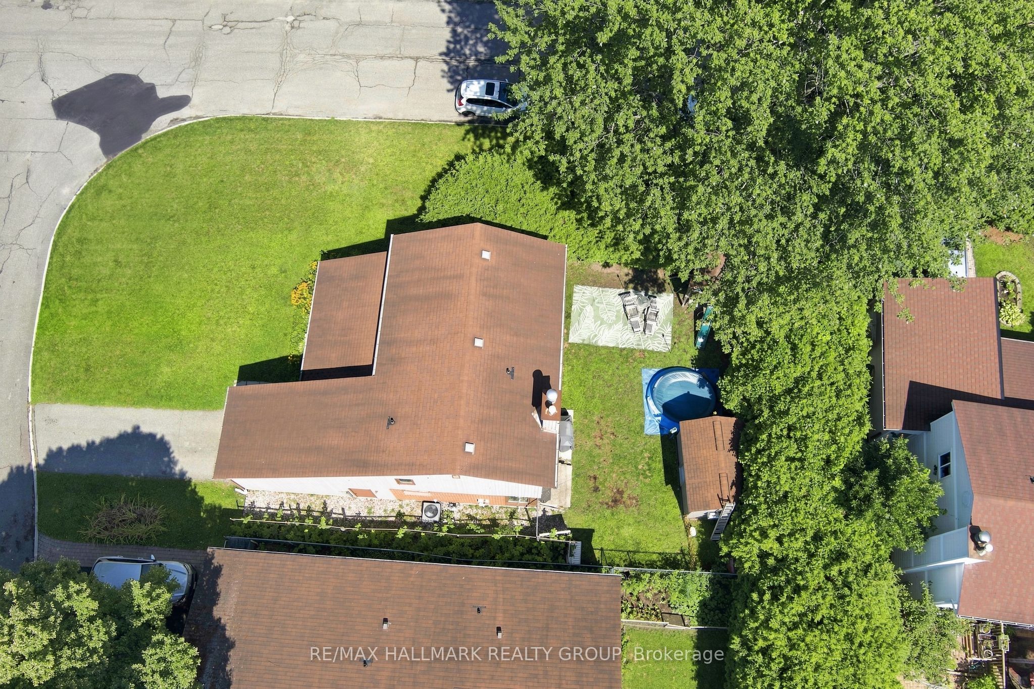 932 Beauclaire Drive Property Photo 30