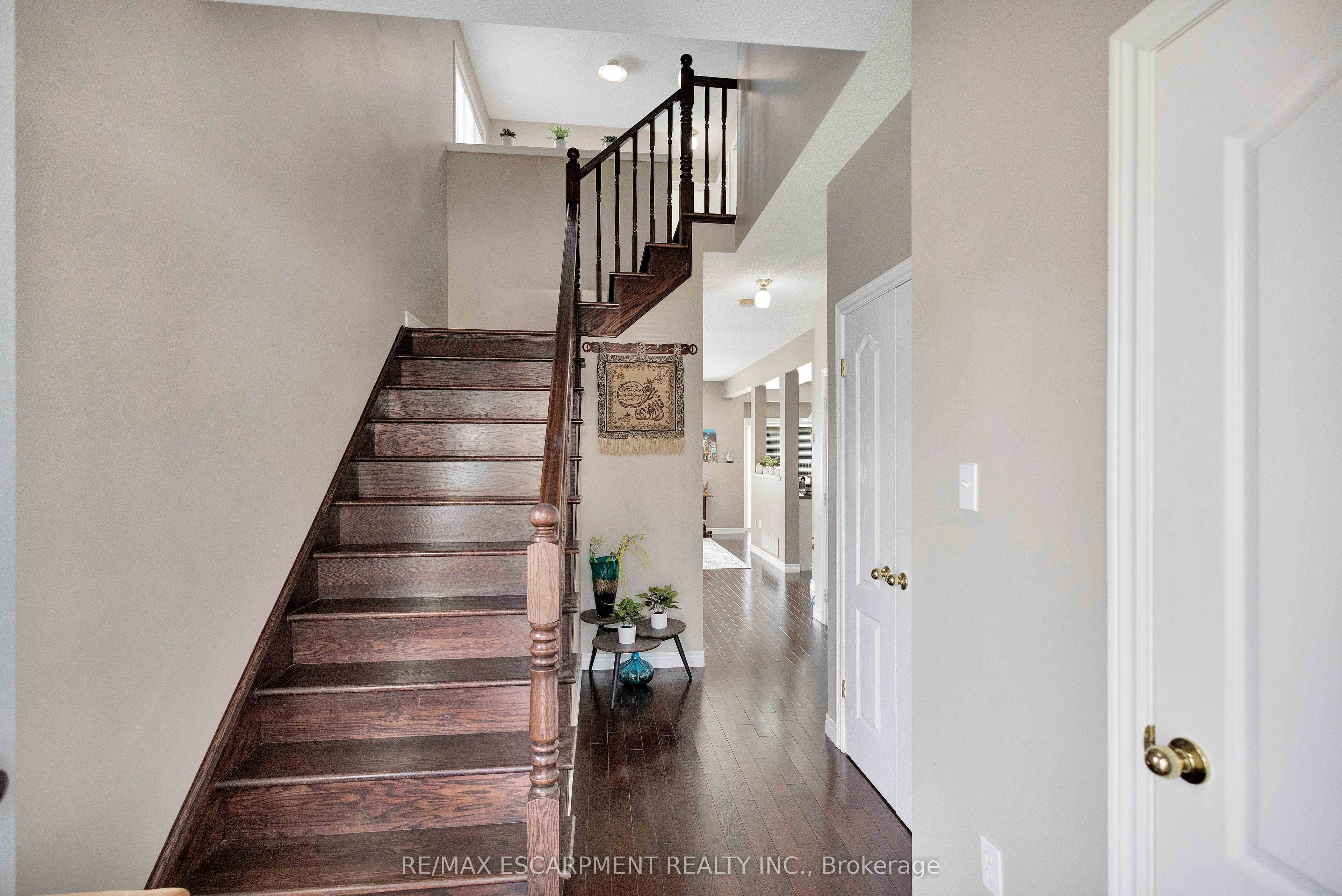 232 Stonehenge Drive 8 Property Photo 6