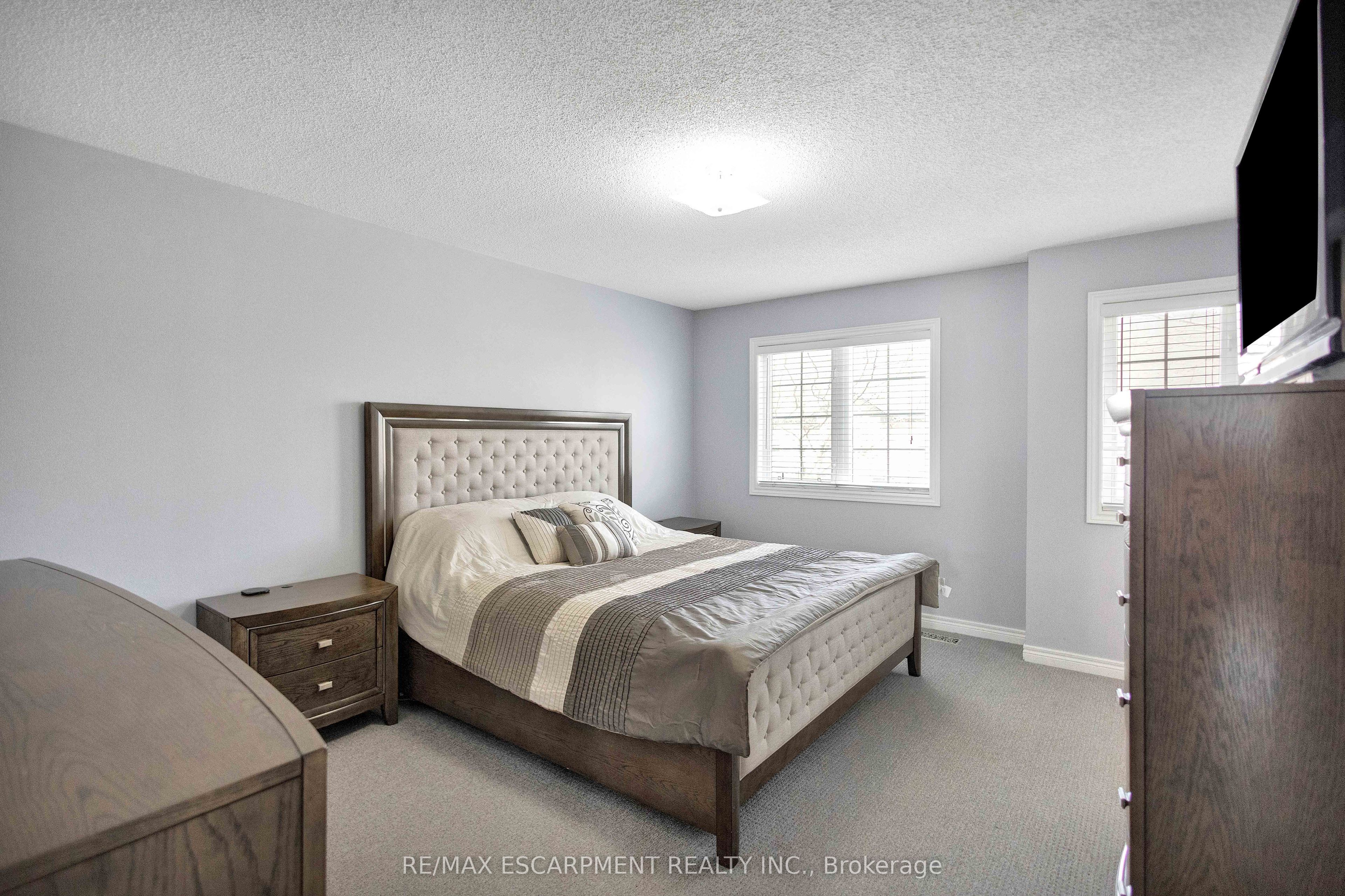 232 Stonehenge Drive 8 Property Photo 18