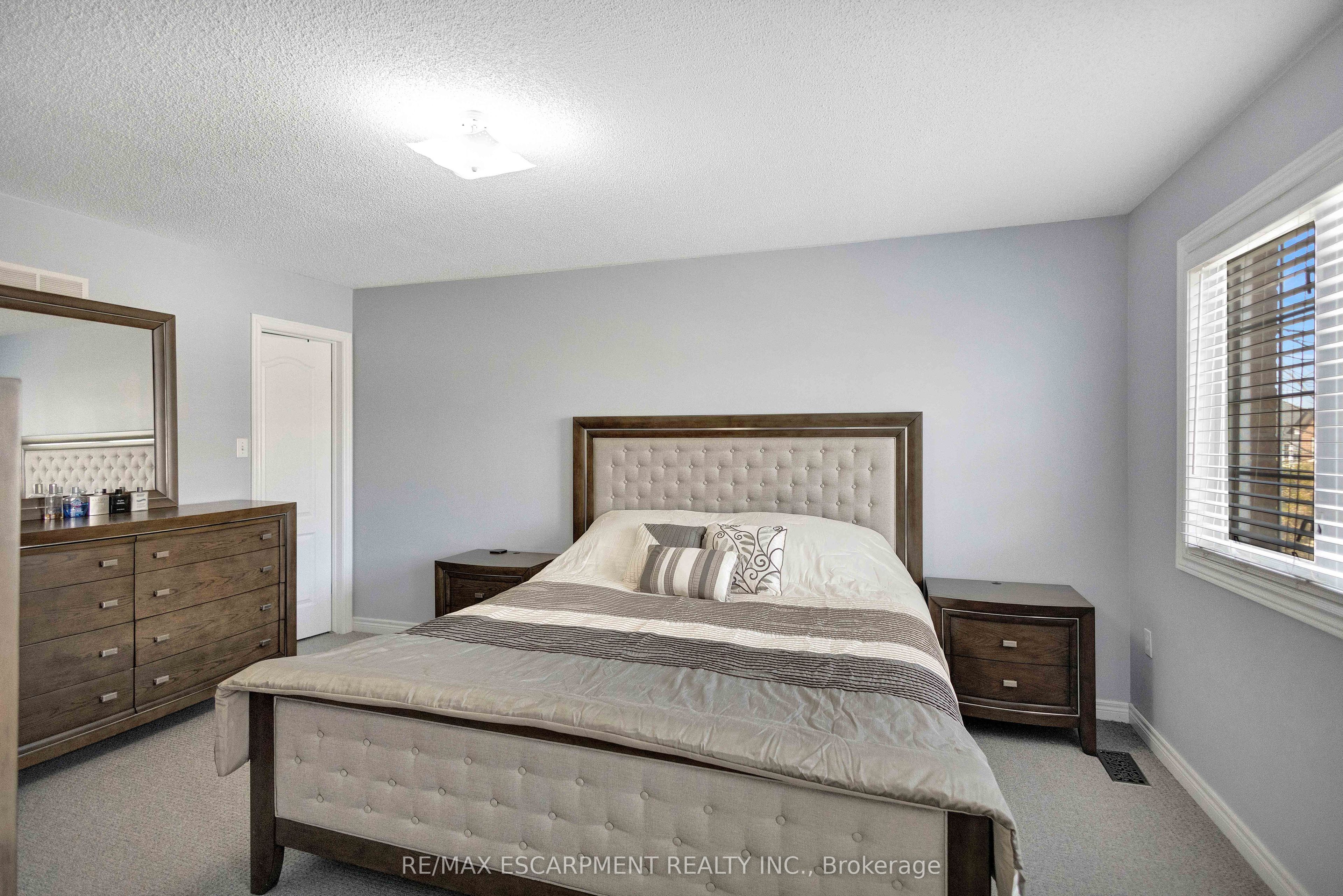 232 Stonehenge Drive 8 Property Photo 19