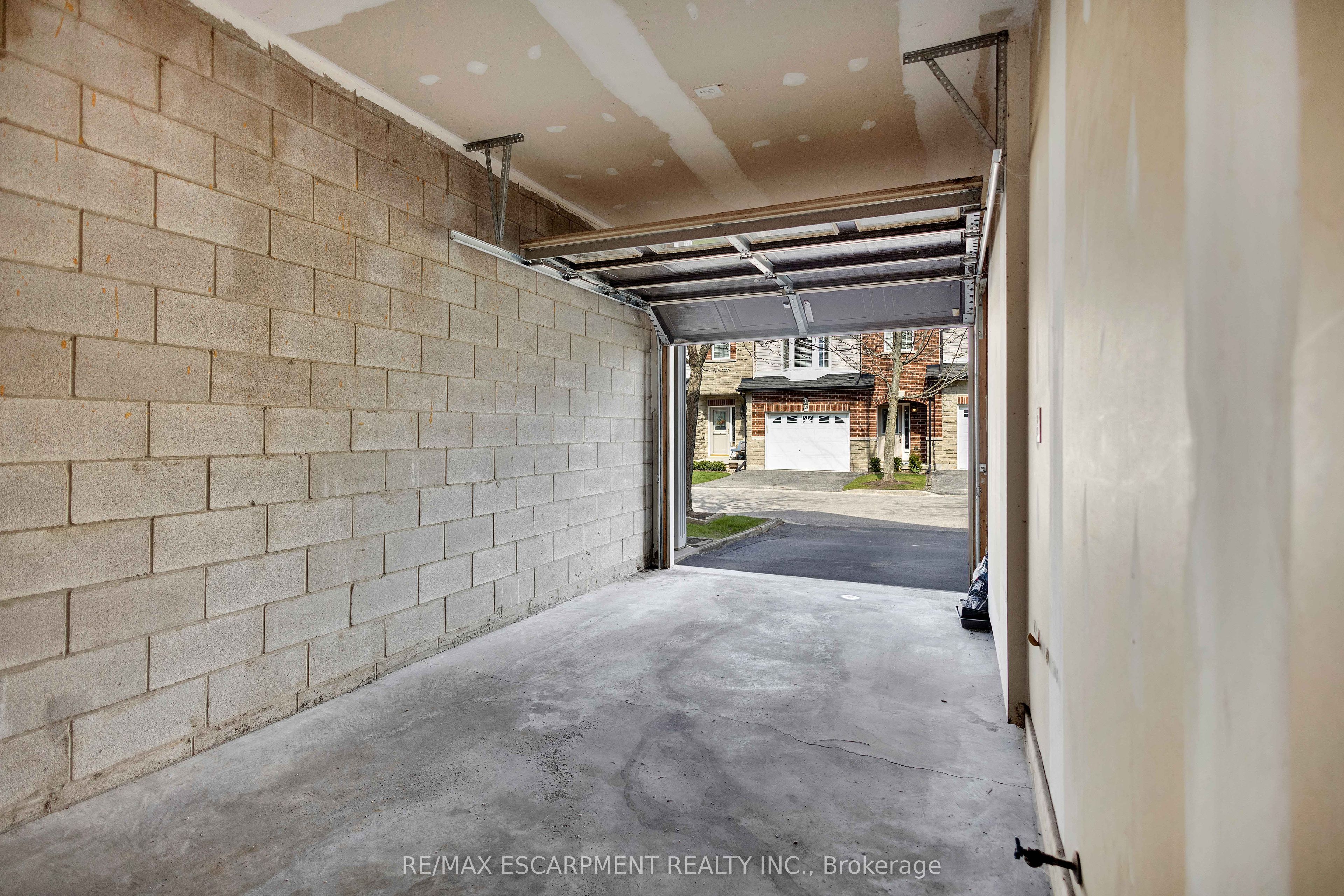 232 Stonehenge Drive 8 Property Photo 28