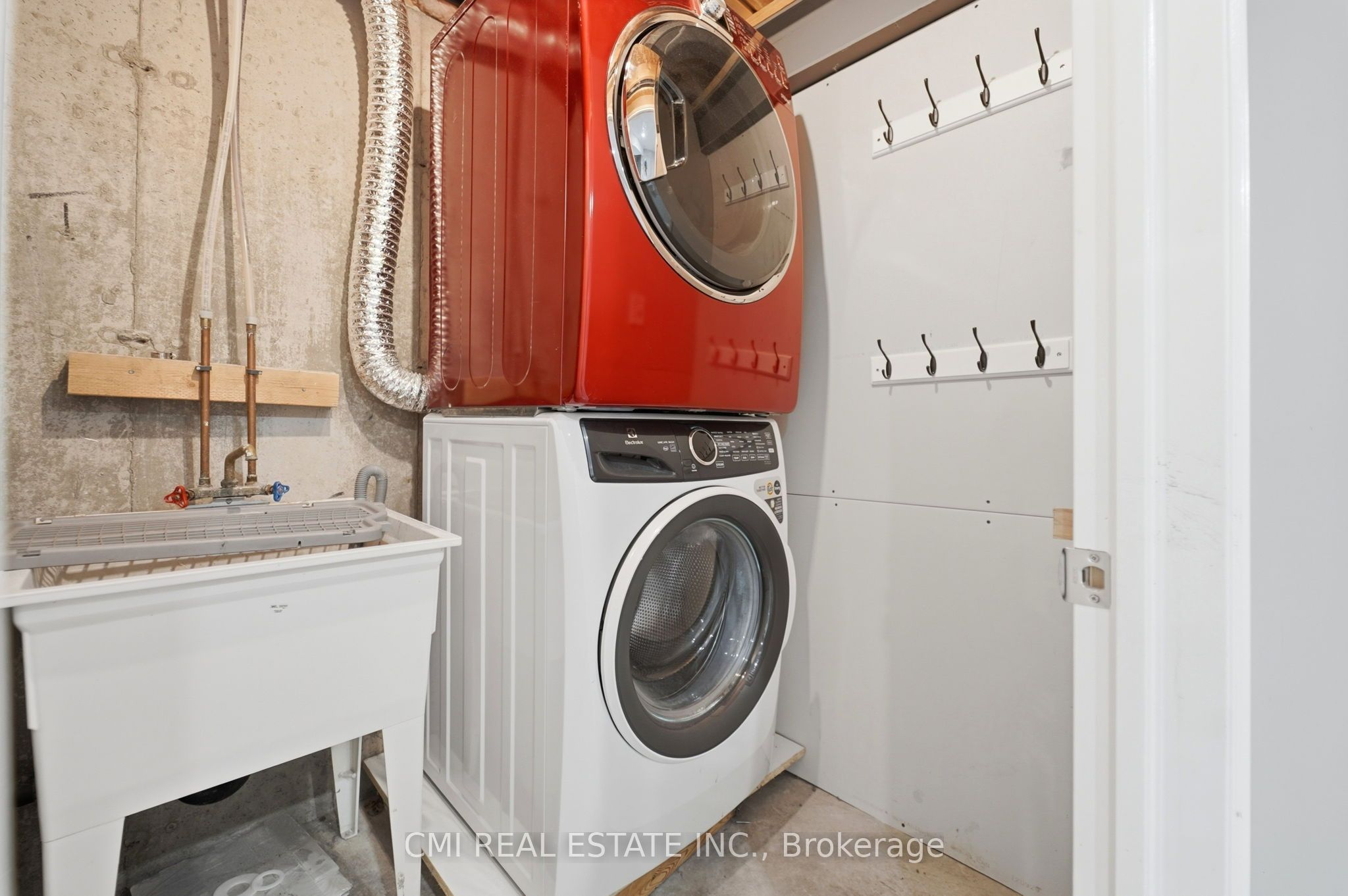105 Bard Boulevard 40 Property Photo 29