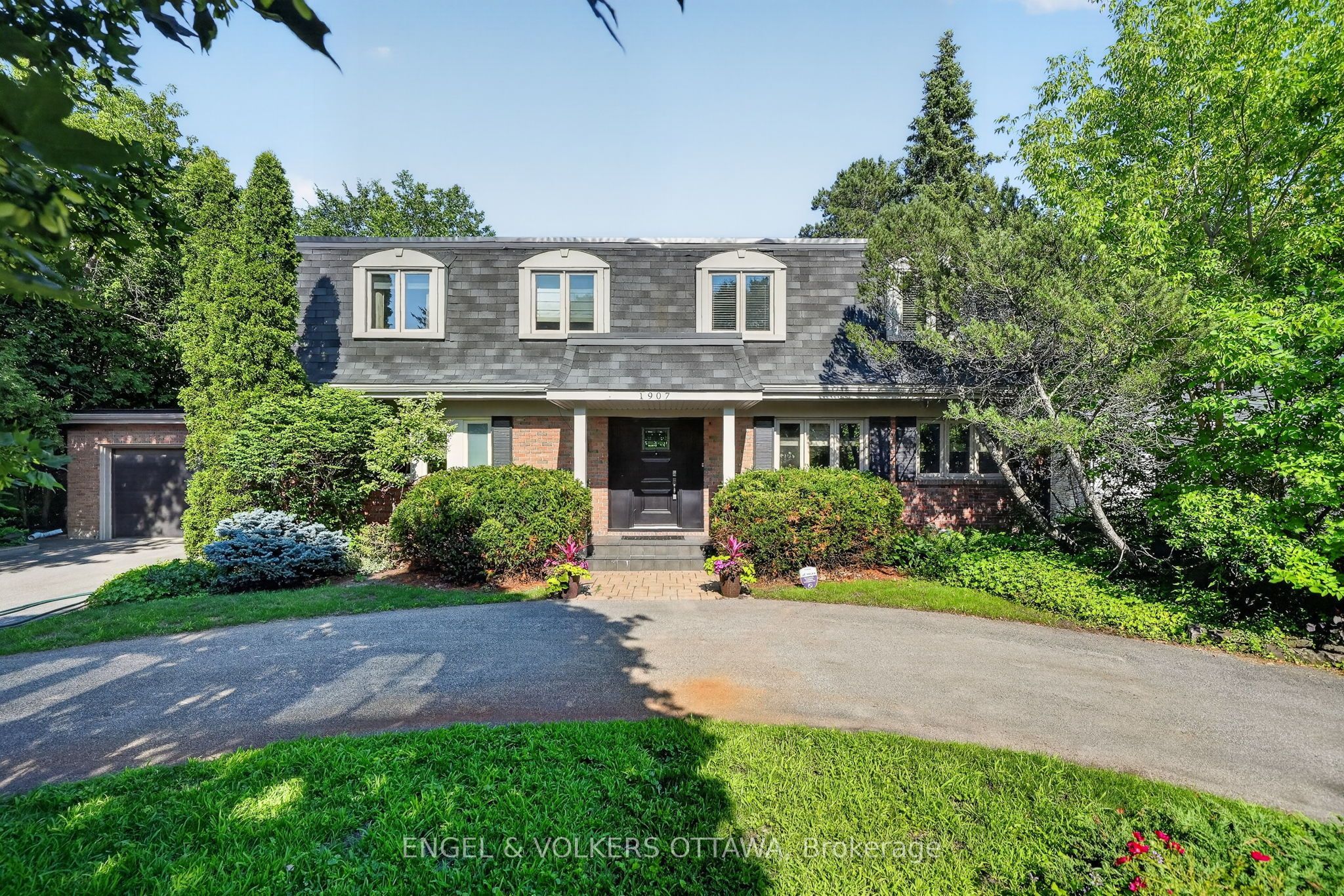 1907 Fairmeadow Crescent Property Photo 1