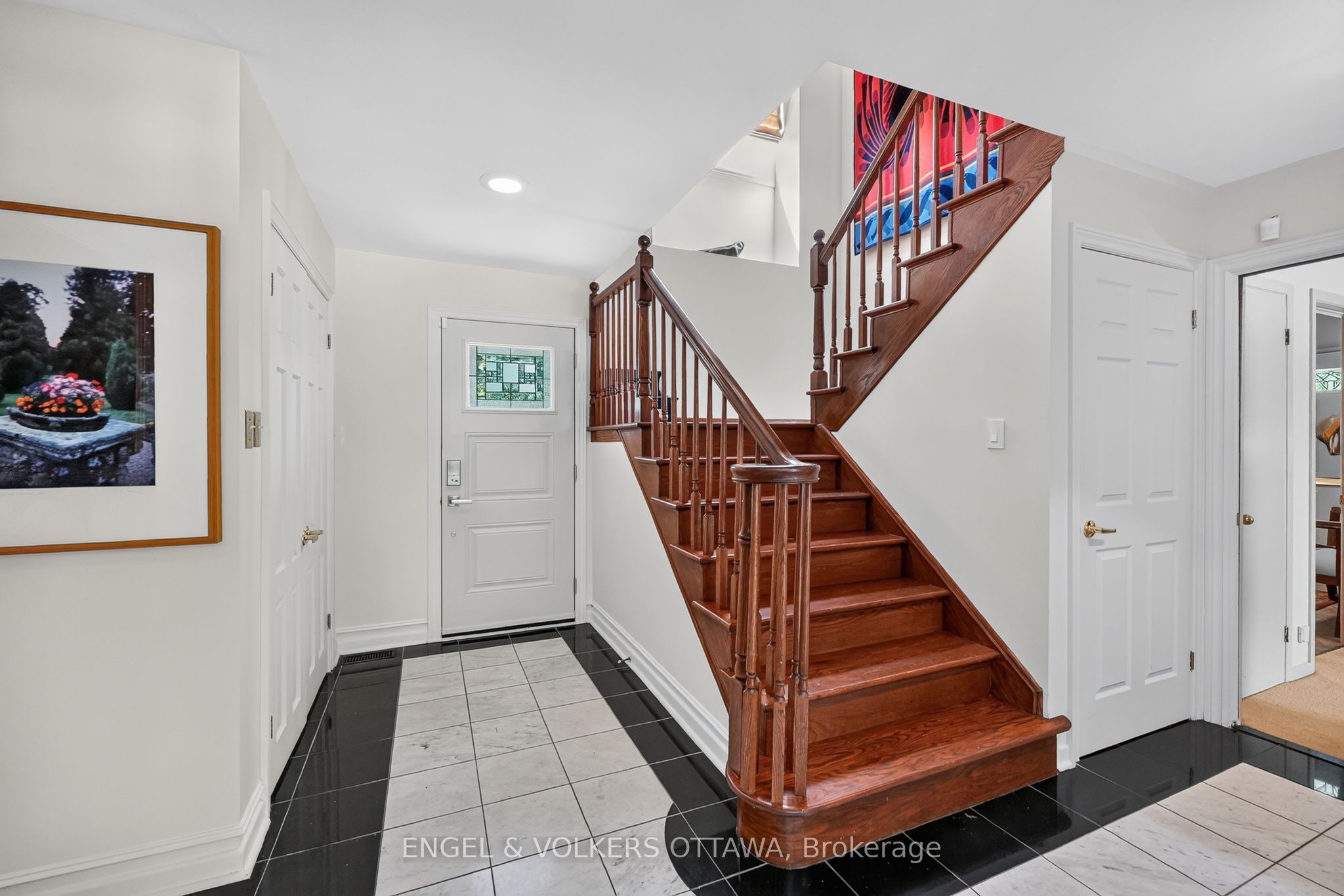 1907 Fairmeadow Crescent Property Photo 3