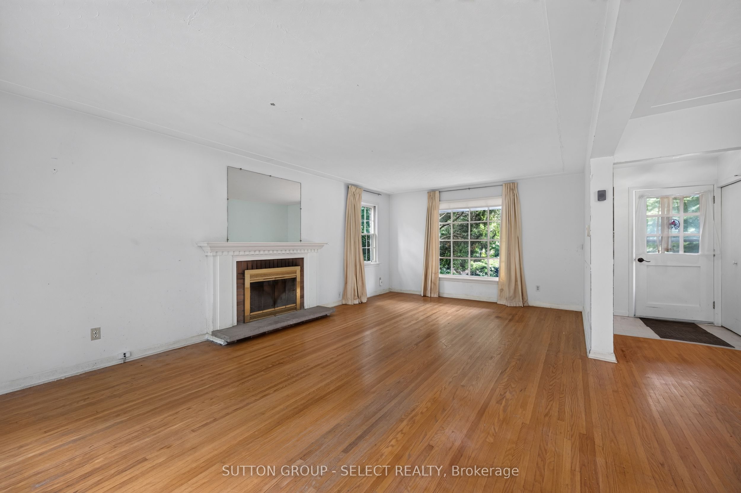 850 Commissioners Road W Property Photo 13