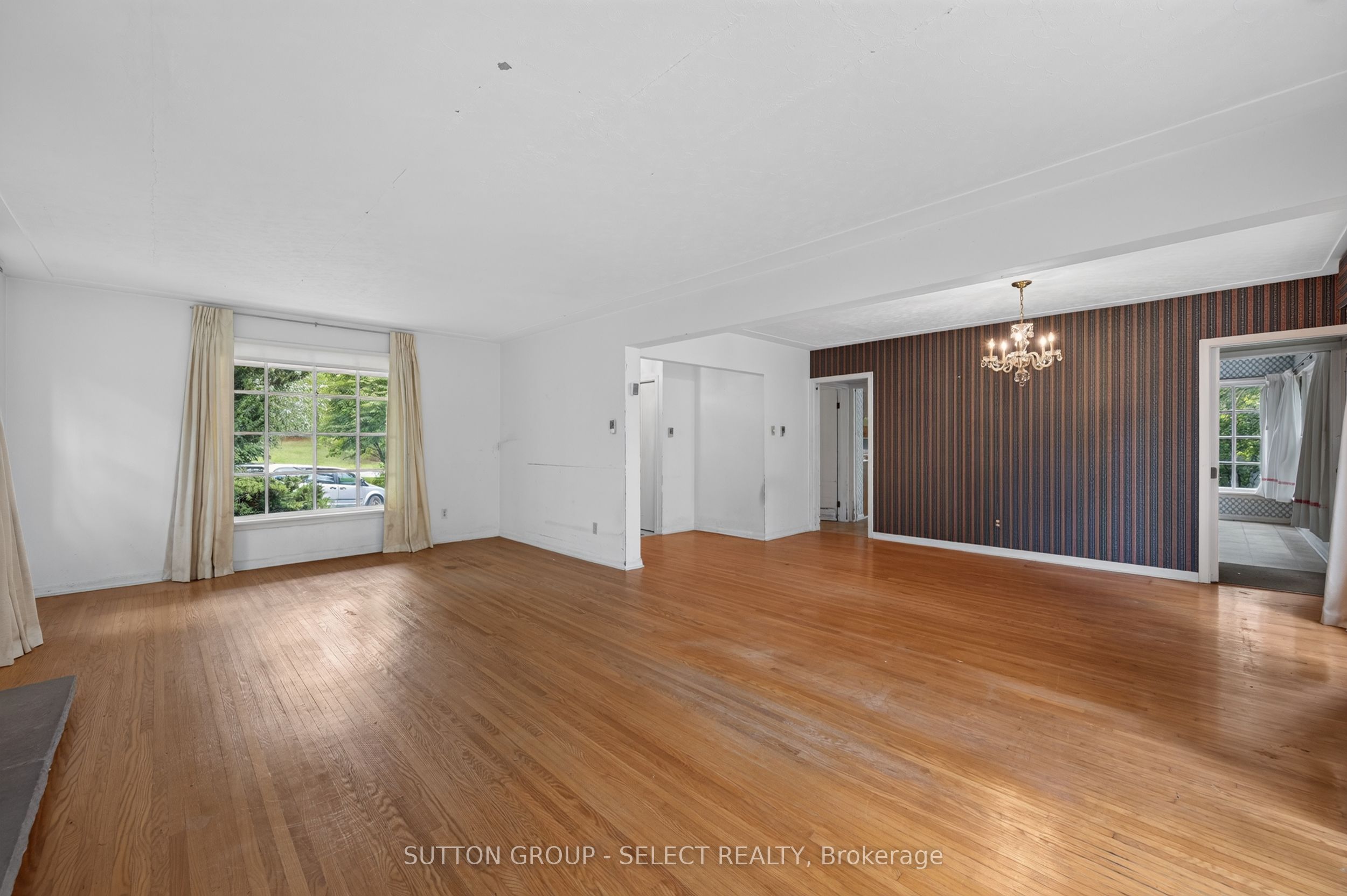 850 Commissioners Road W Property Photo 15
