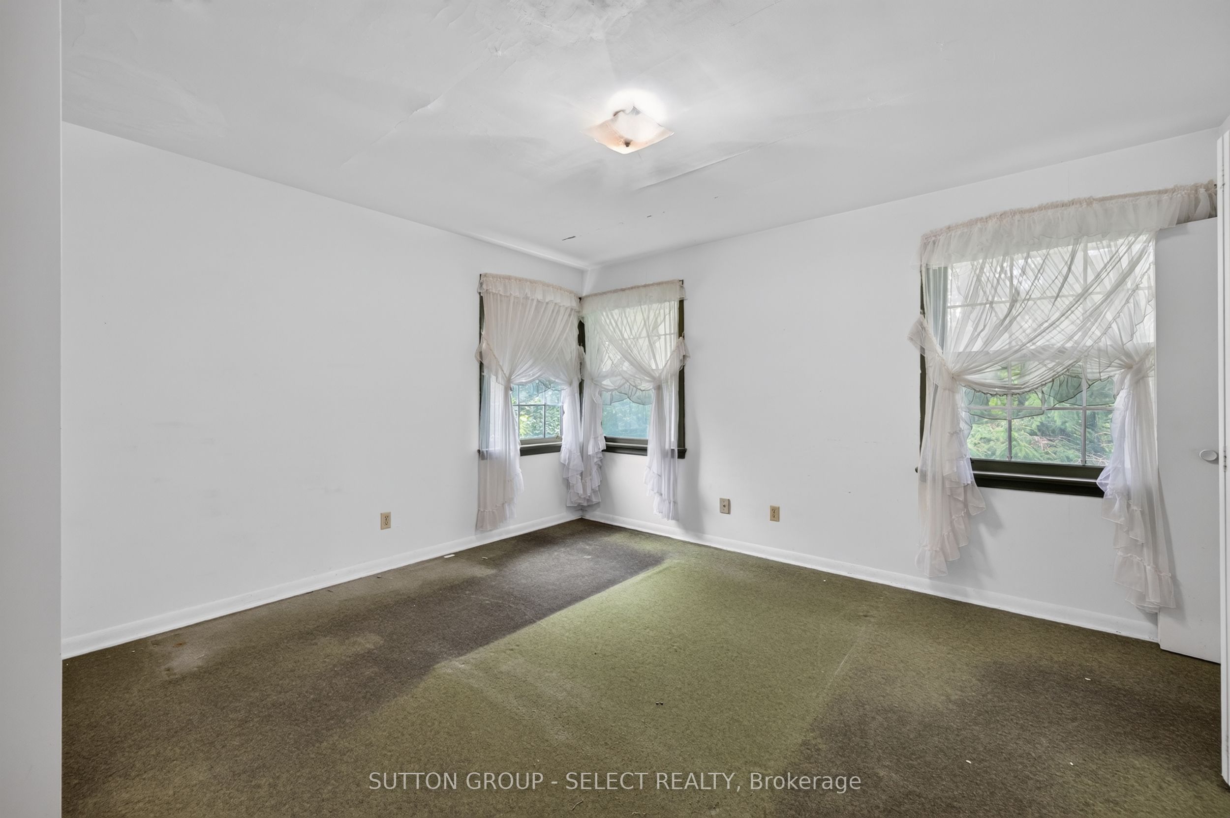 850 Commissioners Road W Property Photo 22