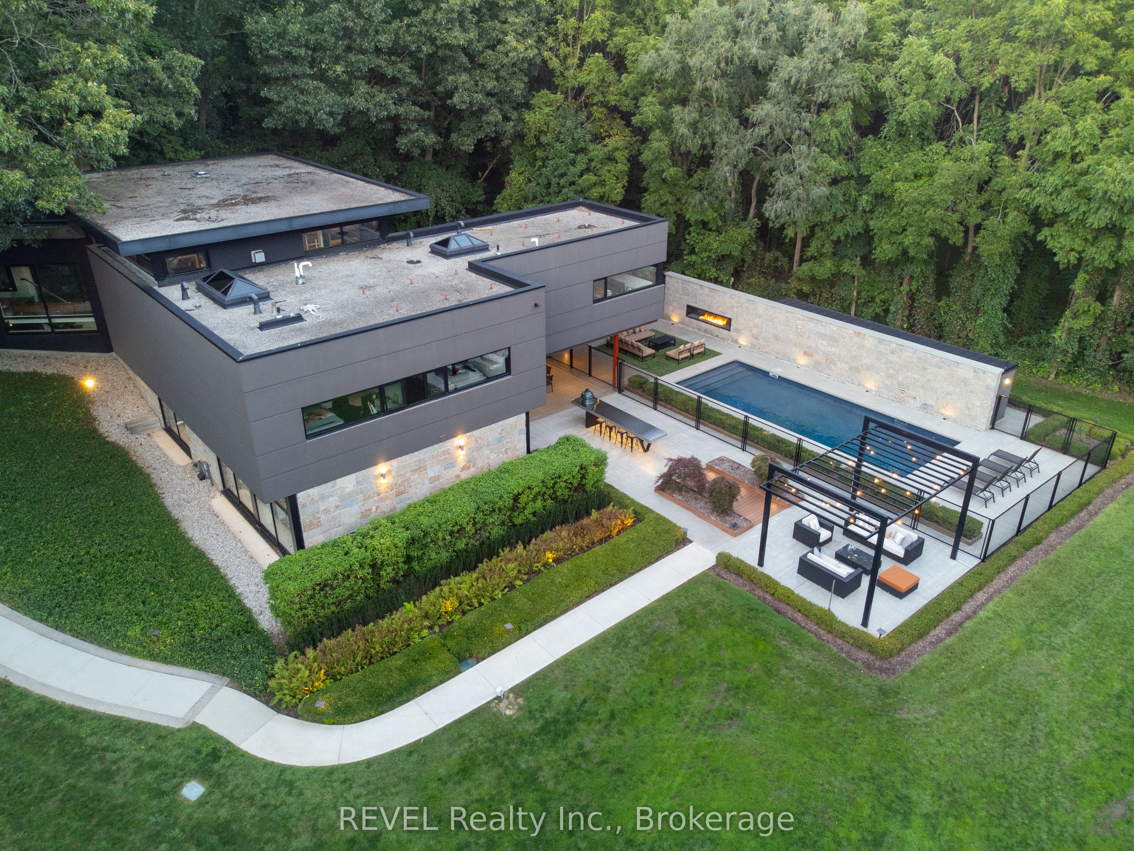 250 Canboro Road Property Photo 5