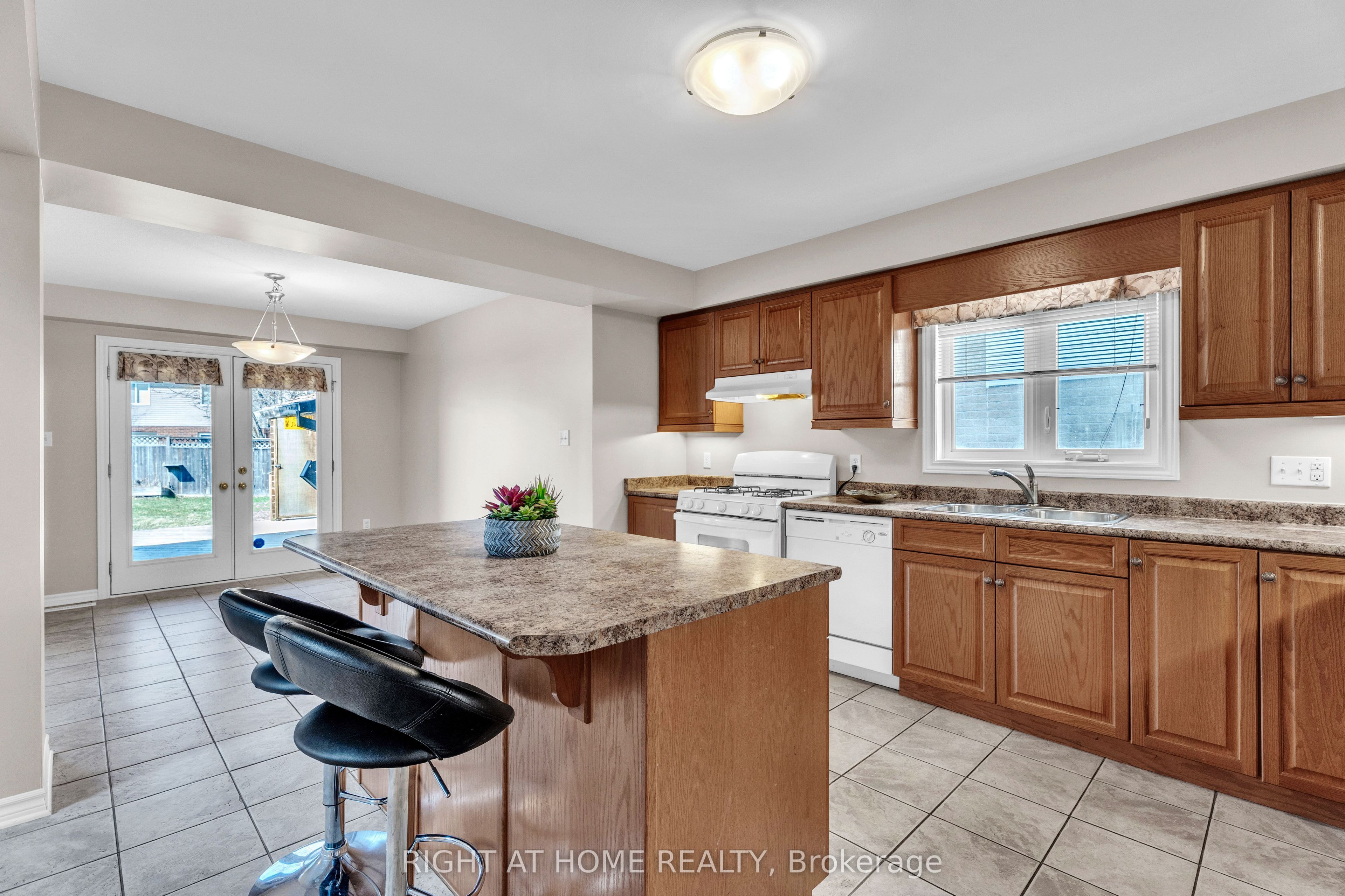 546 Maplewood Lane Property Photo 10
