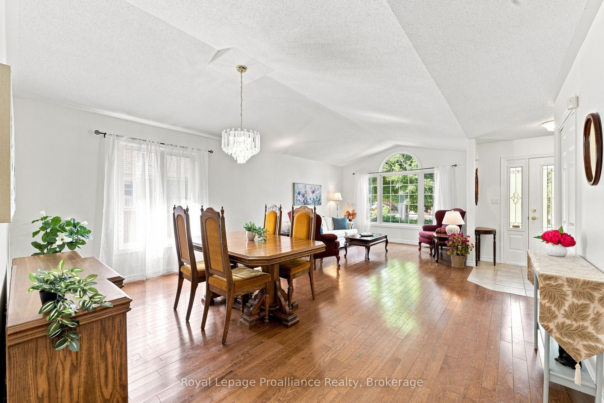 9 Seneca Drive Property Photo 12