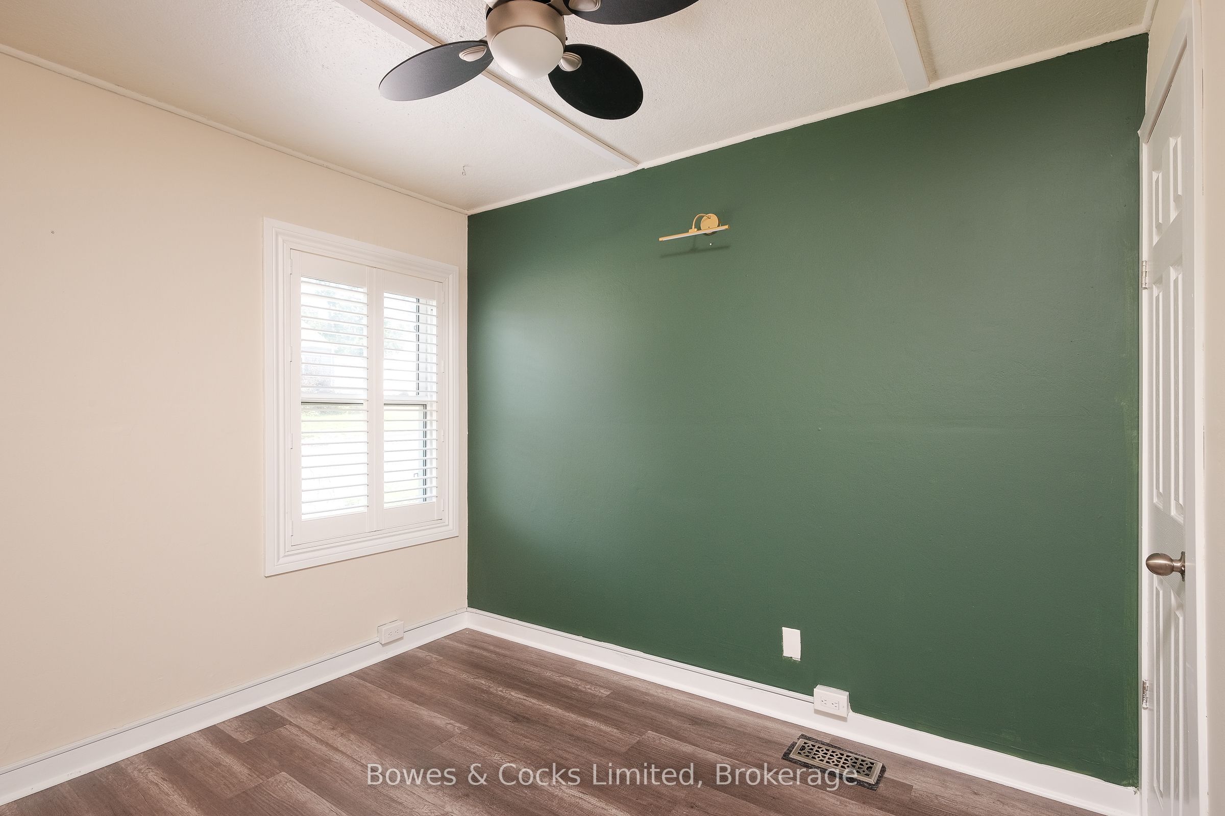 664 Park Street N Property Photo 6