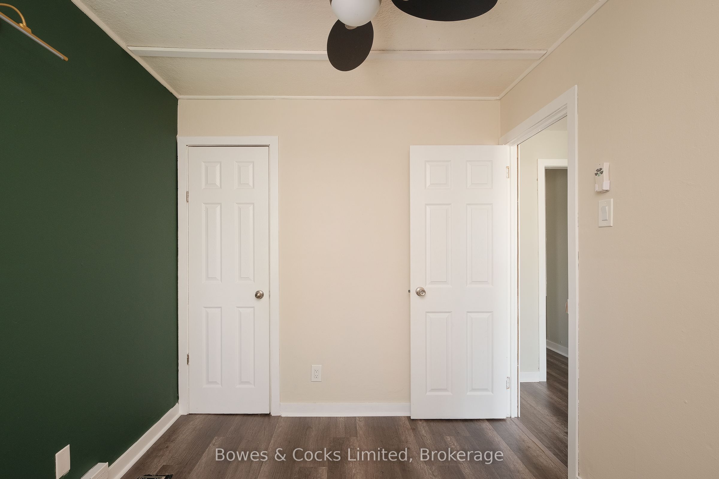 664 Park Street N Property Photo 7