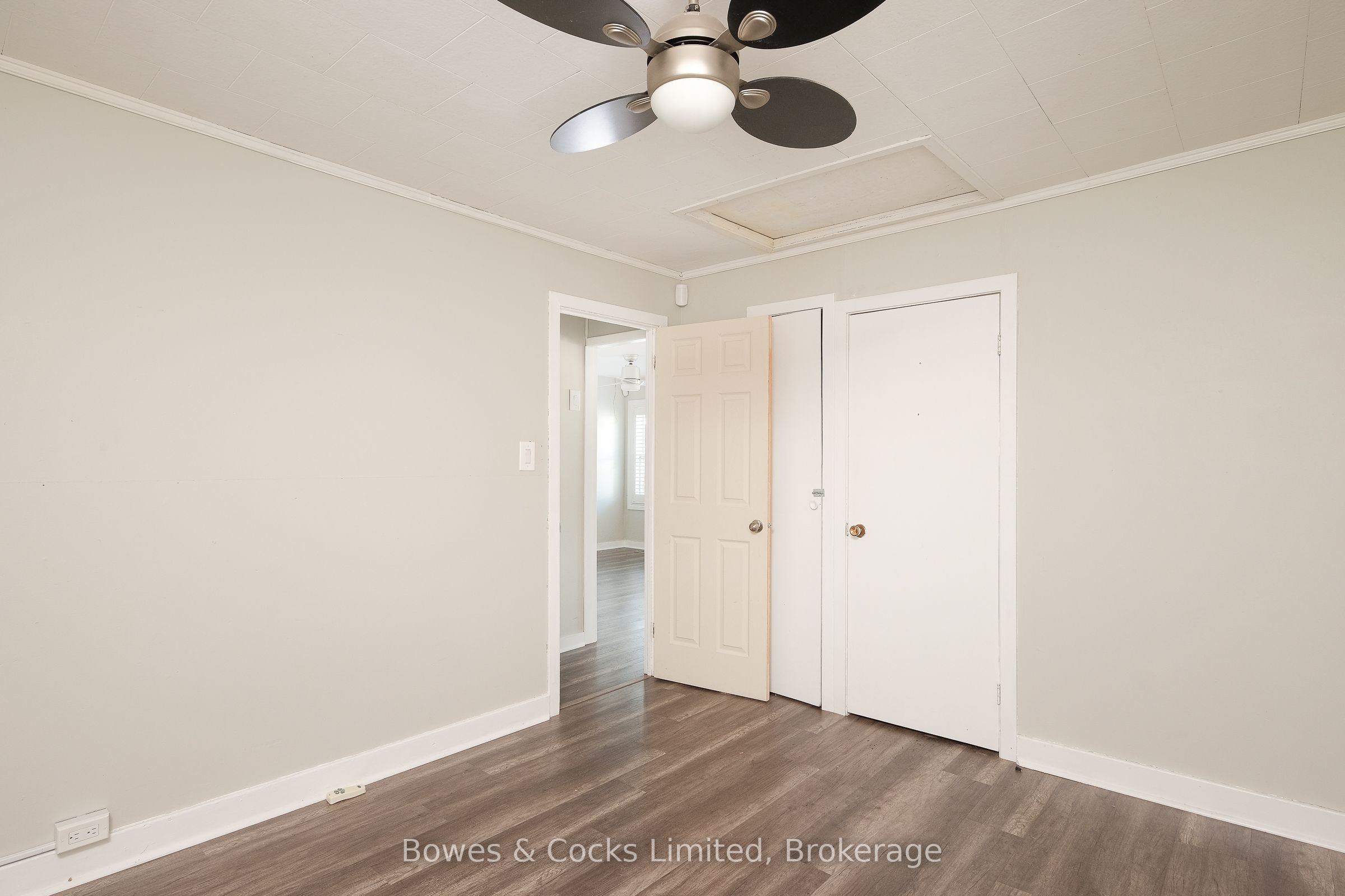 664 Park Street N Property Photo 9