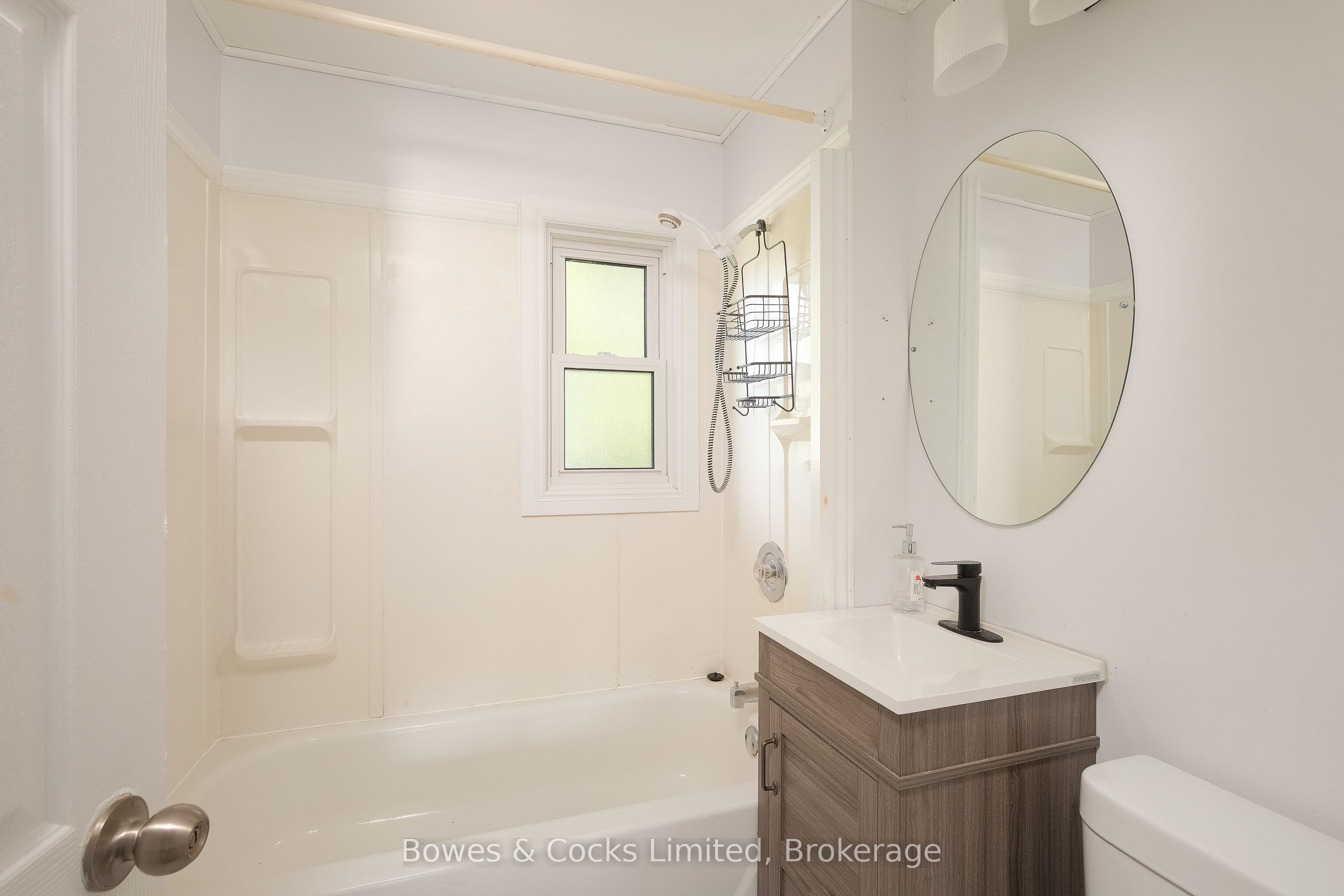 664 Park Street N Property Photo 10