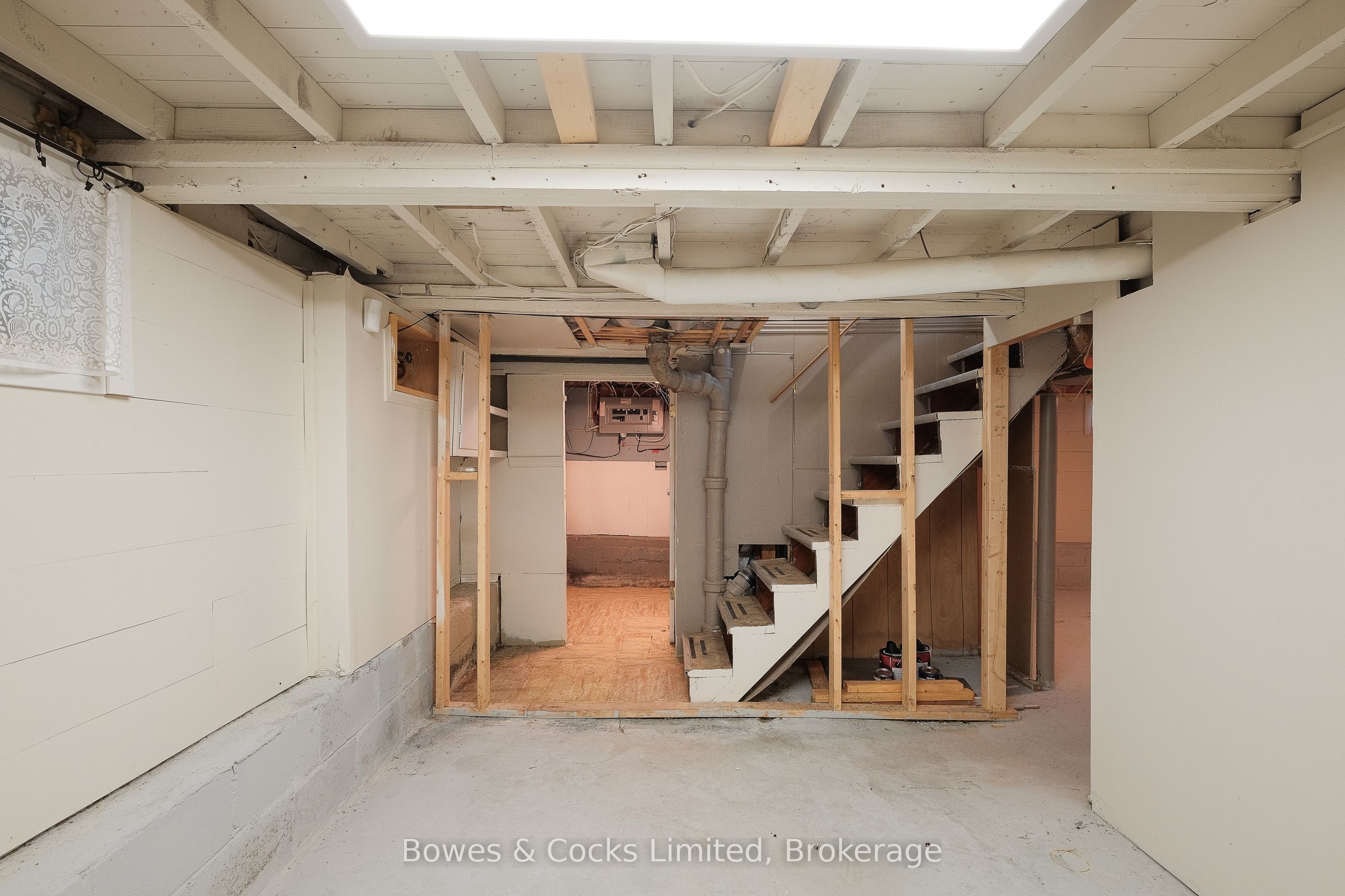 664 Park Street N Property Photo 15