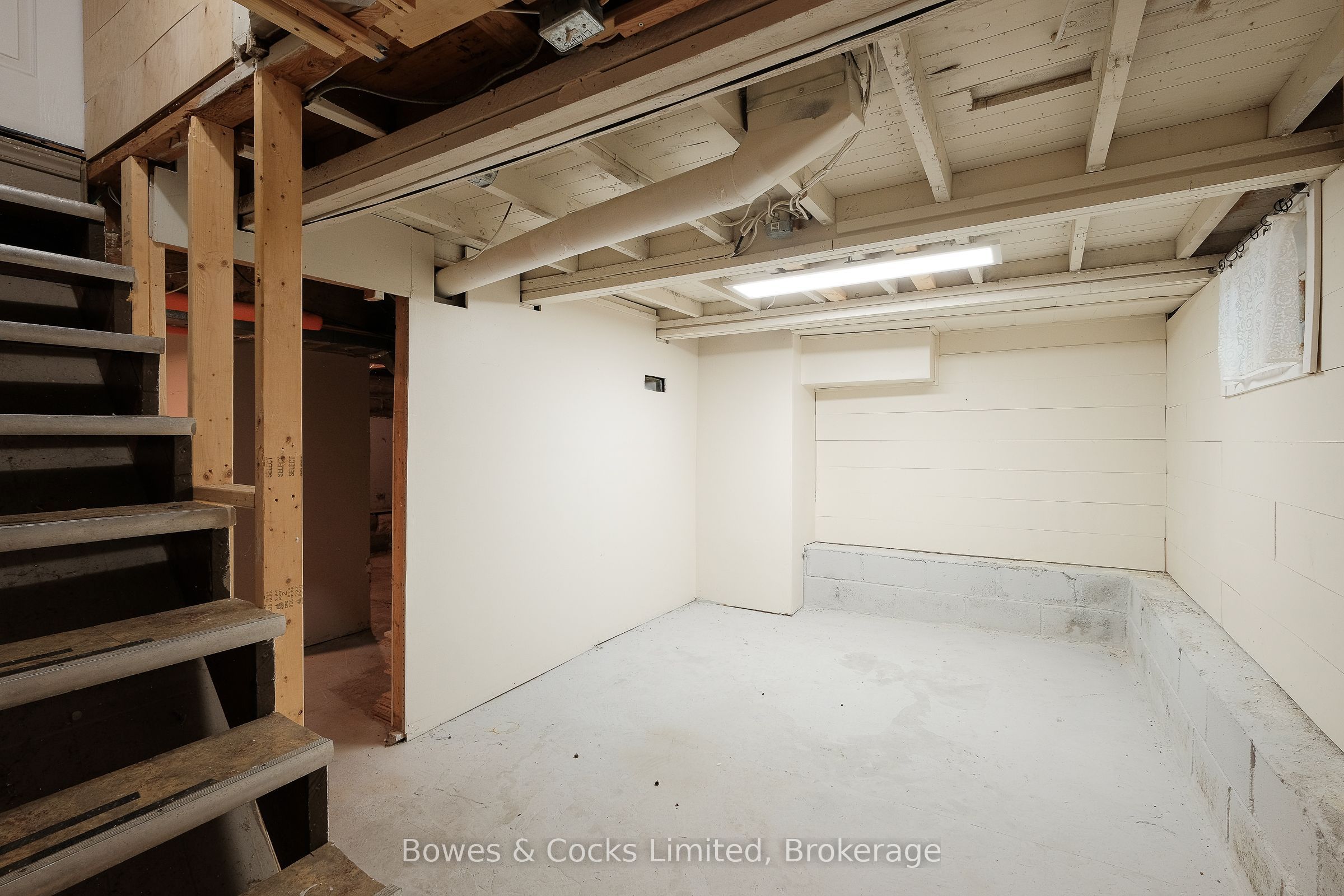 664 Park Street N Property Photo 17
