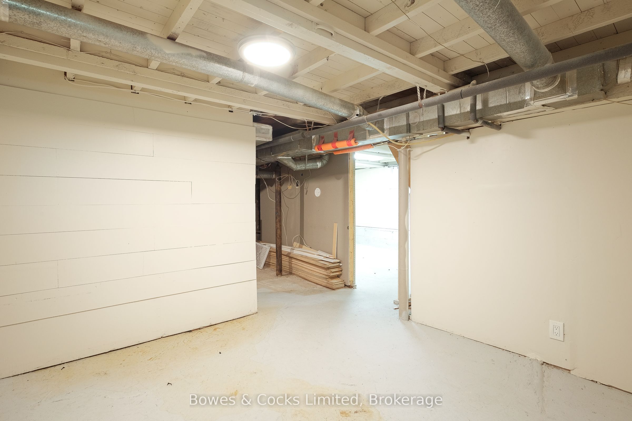 664 Park Street N Property Photo 19