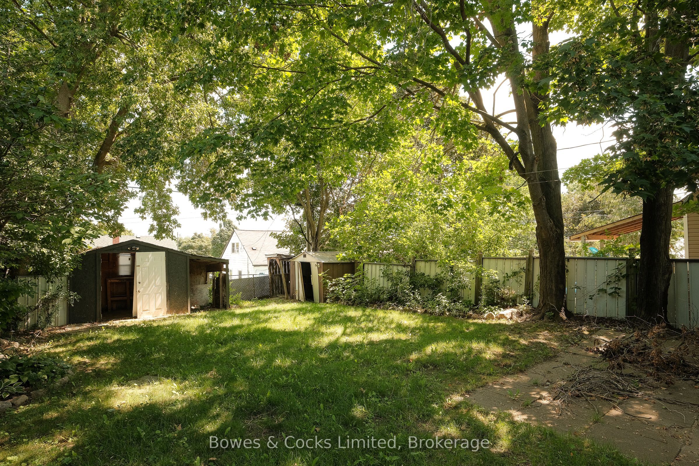 664 Park Street N Property Photo 23