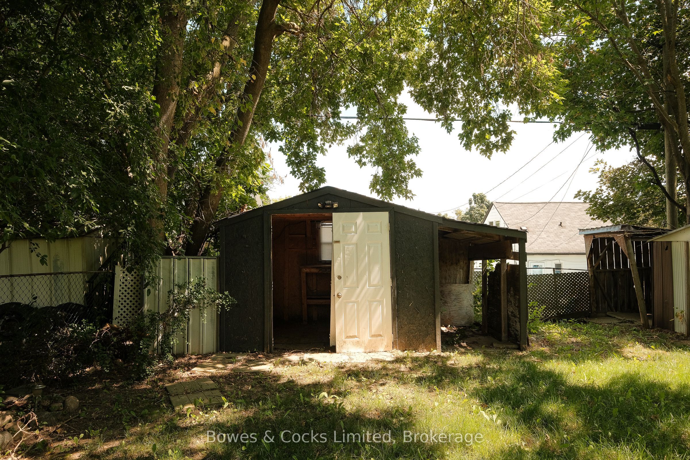 664 Park Street N Property Photo 25