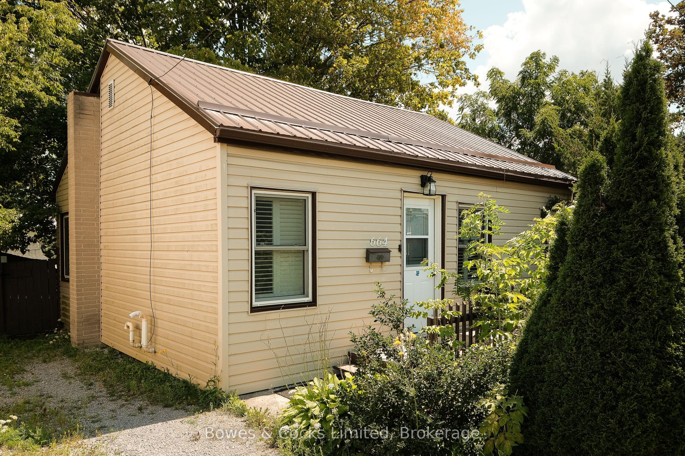 664 Park Street N Property Photo 27