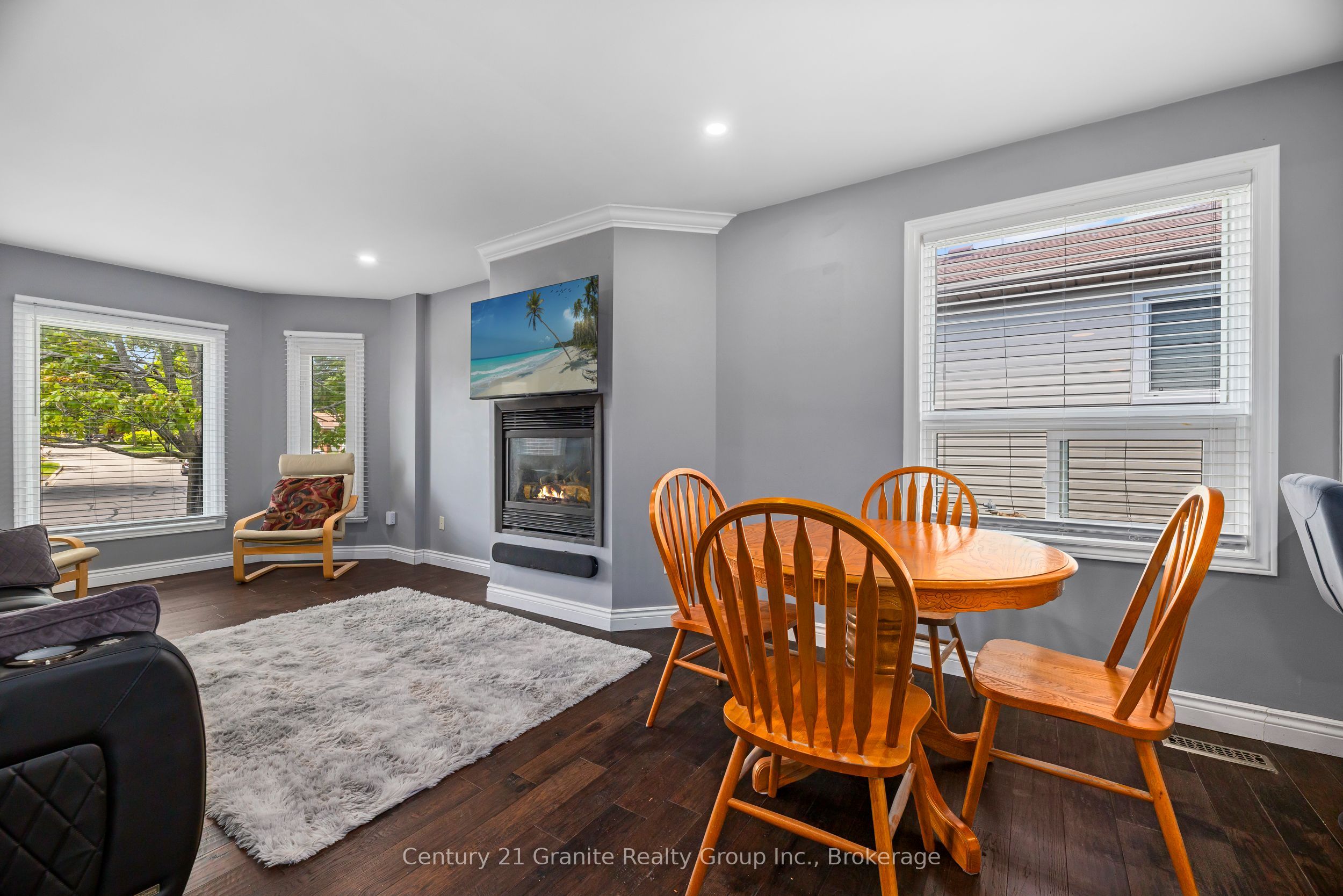 692 Ewing Street Property Photo 10