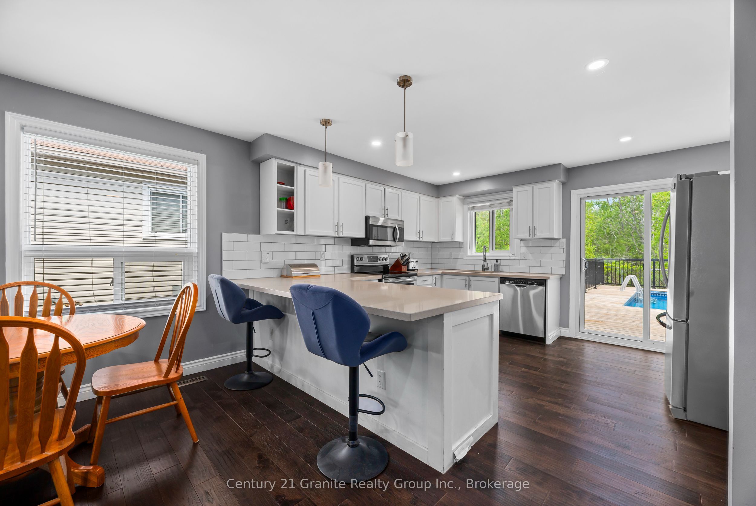 692 Ewing Street Property Photo 11