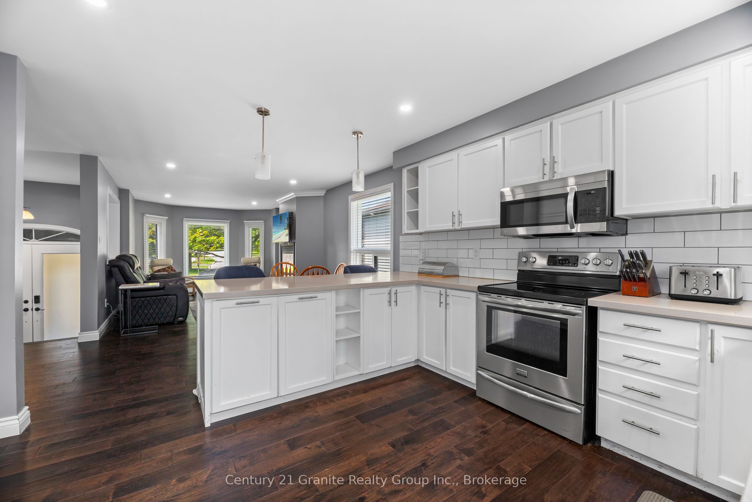 692 Ewing Street Property Photo 13