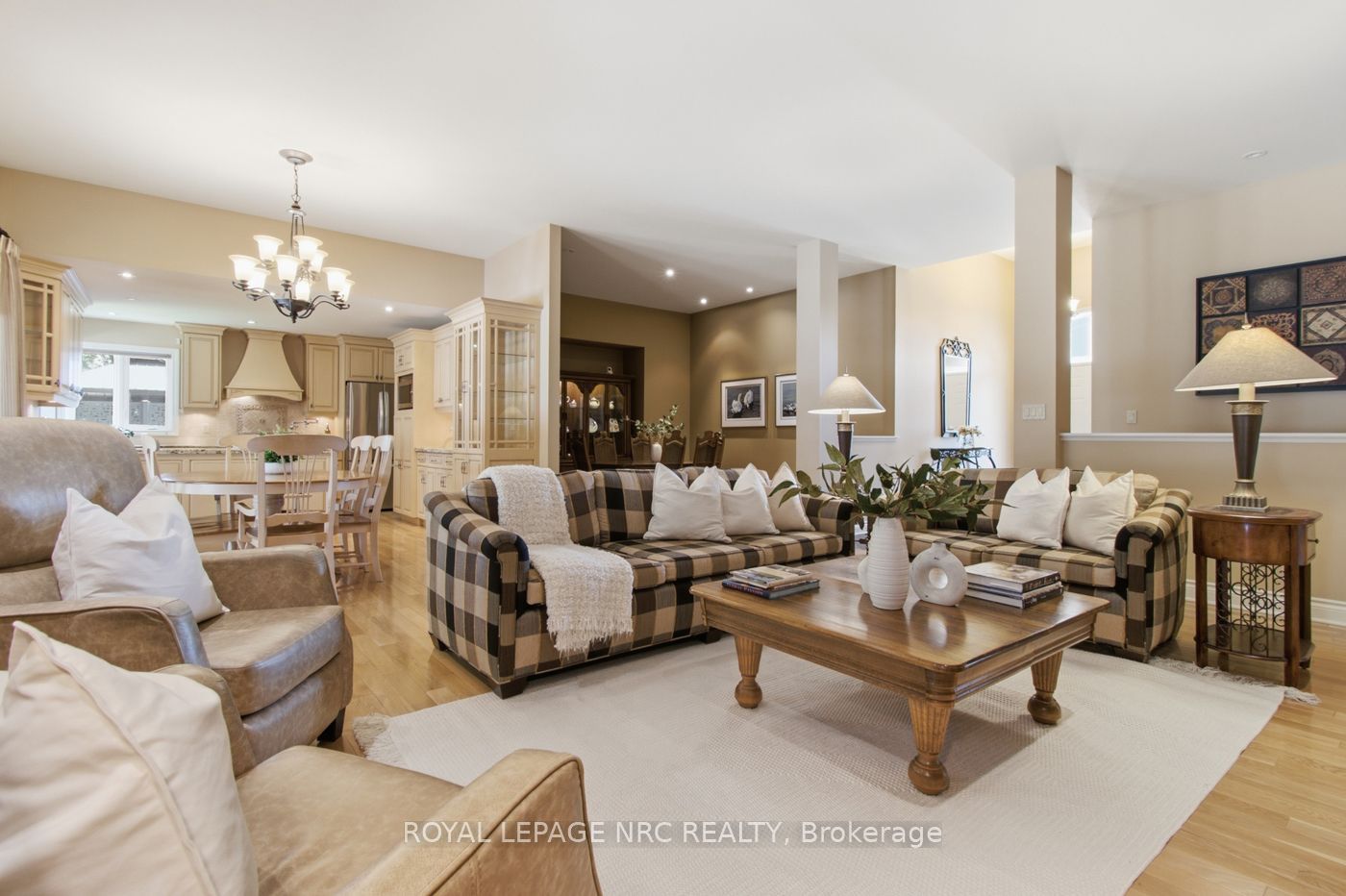 79 Cherry Ridge Boulevard Property Photo 8