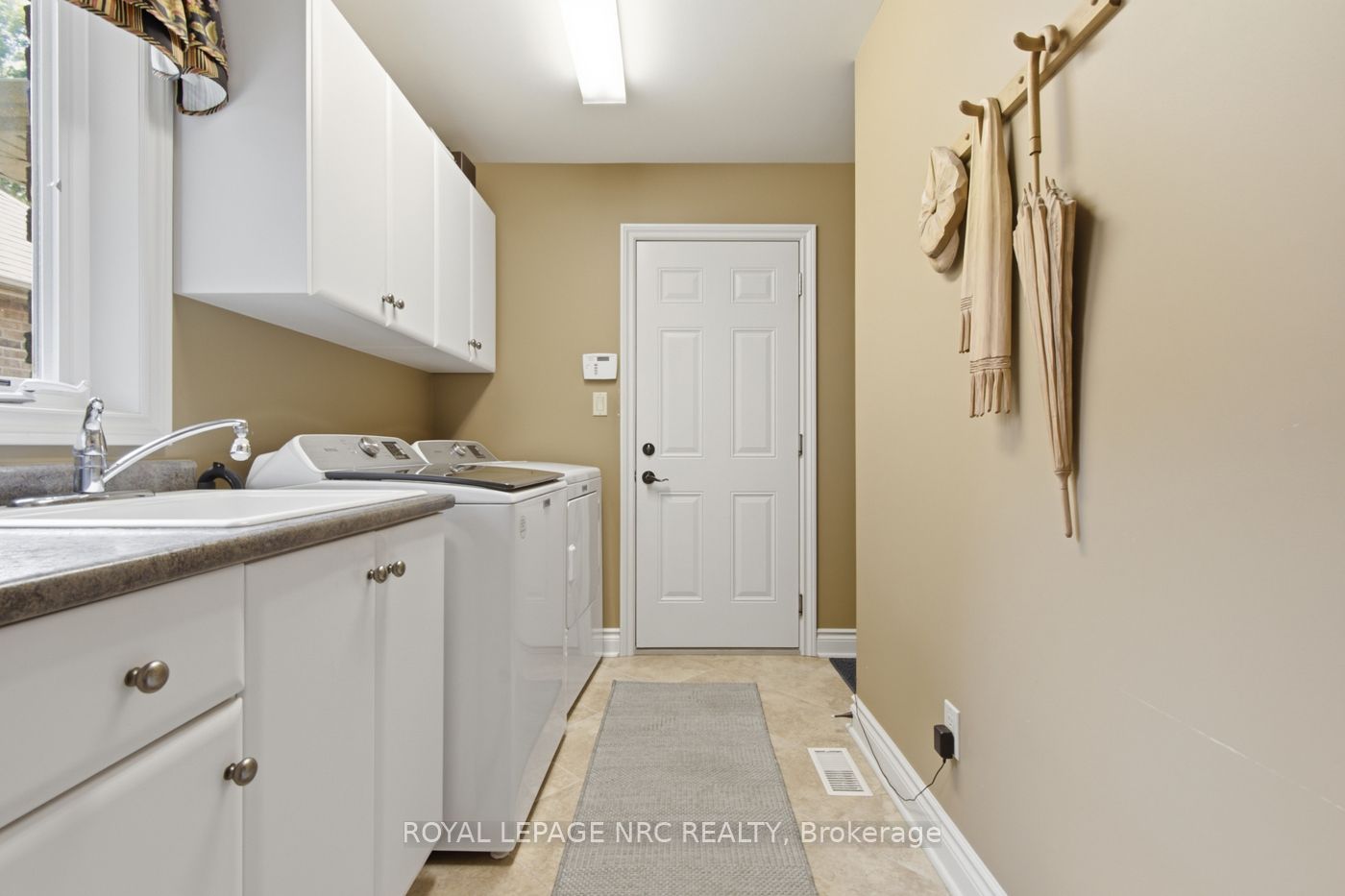 79 Cherry Ridge Boulevard Property Photo 22