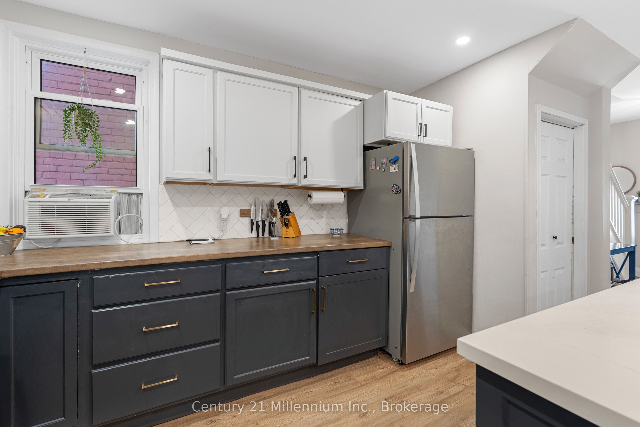 1186 2nd Avenue W Property Photo 20