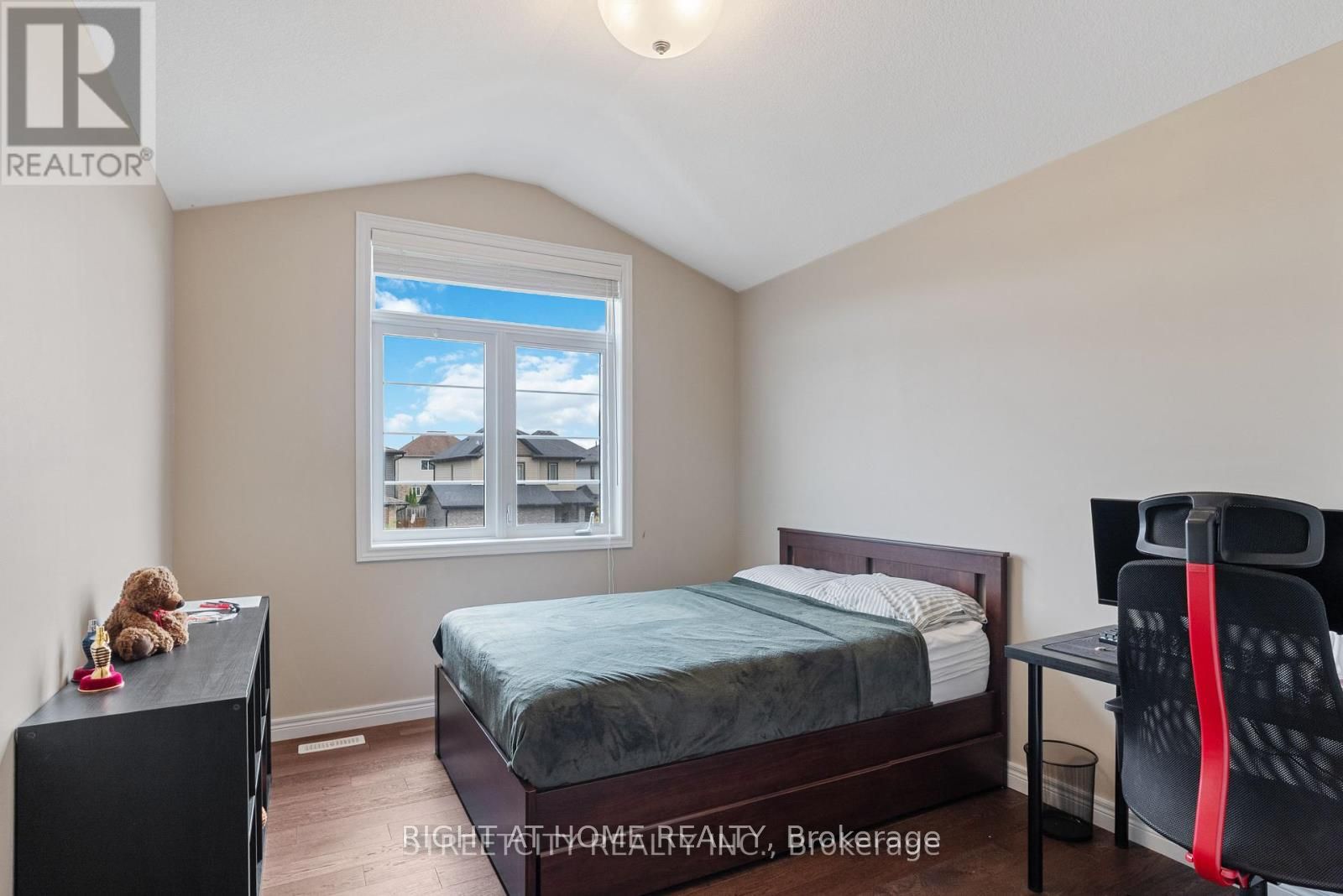 402 Tansbury Street Property Photo 26