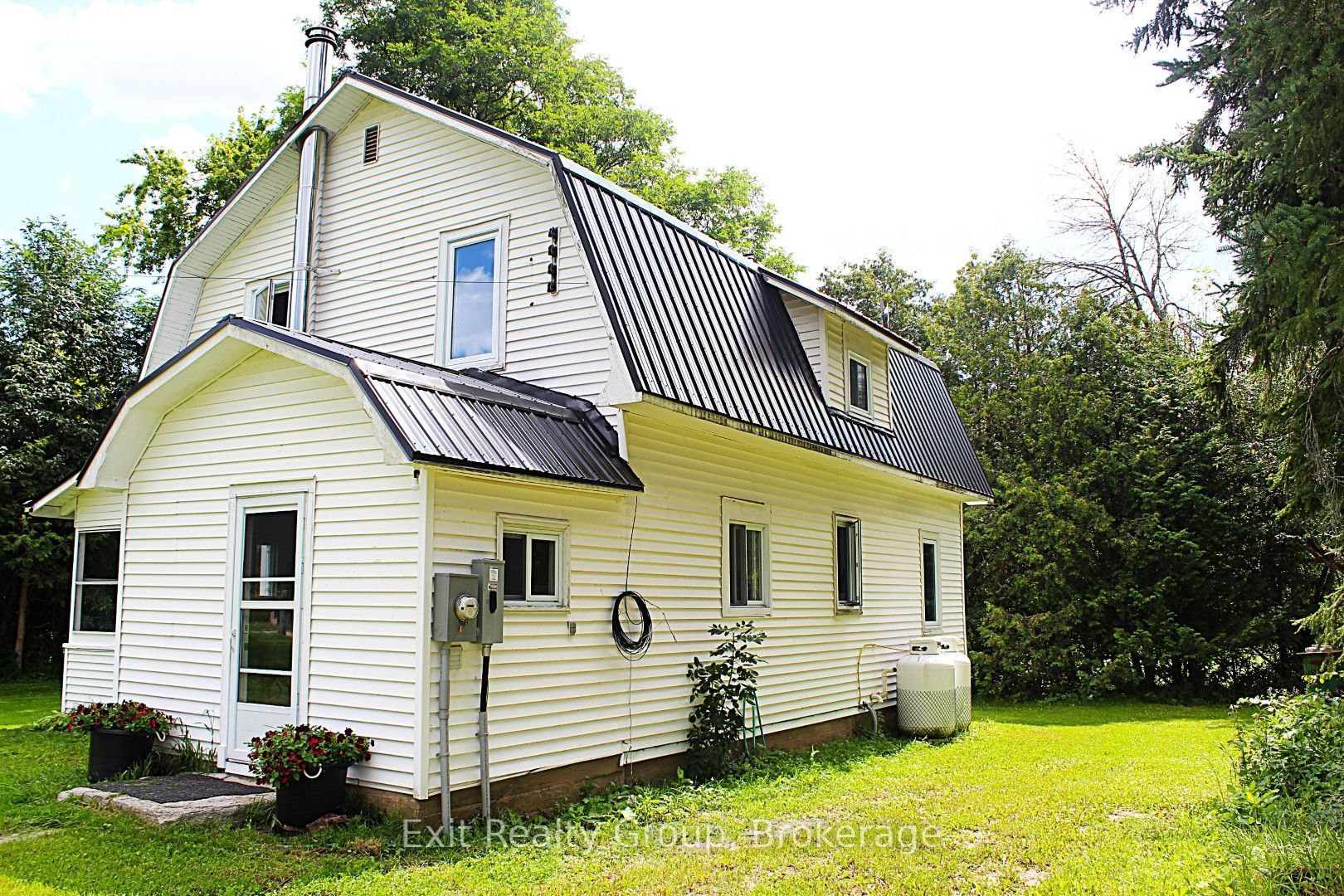 283 Clemenger Road Property Photo 3