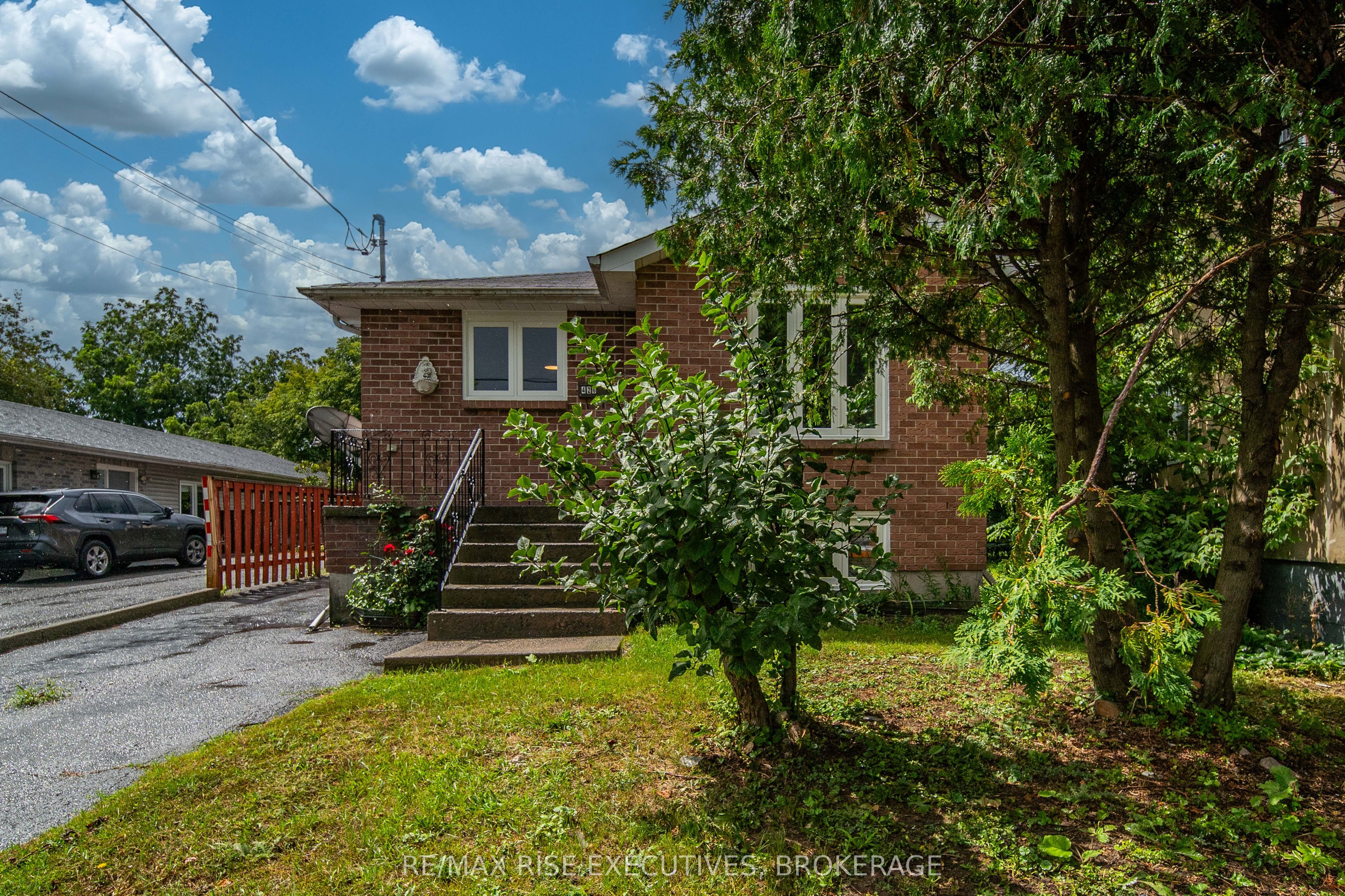 426 Montreal Street Property Photo 3