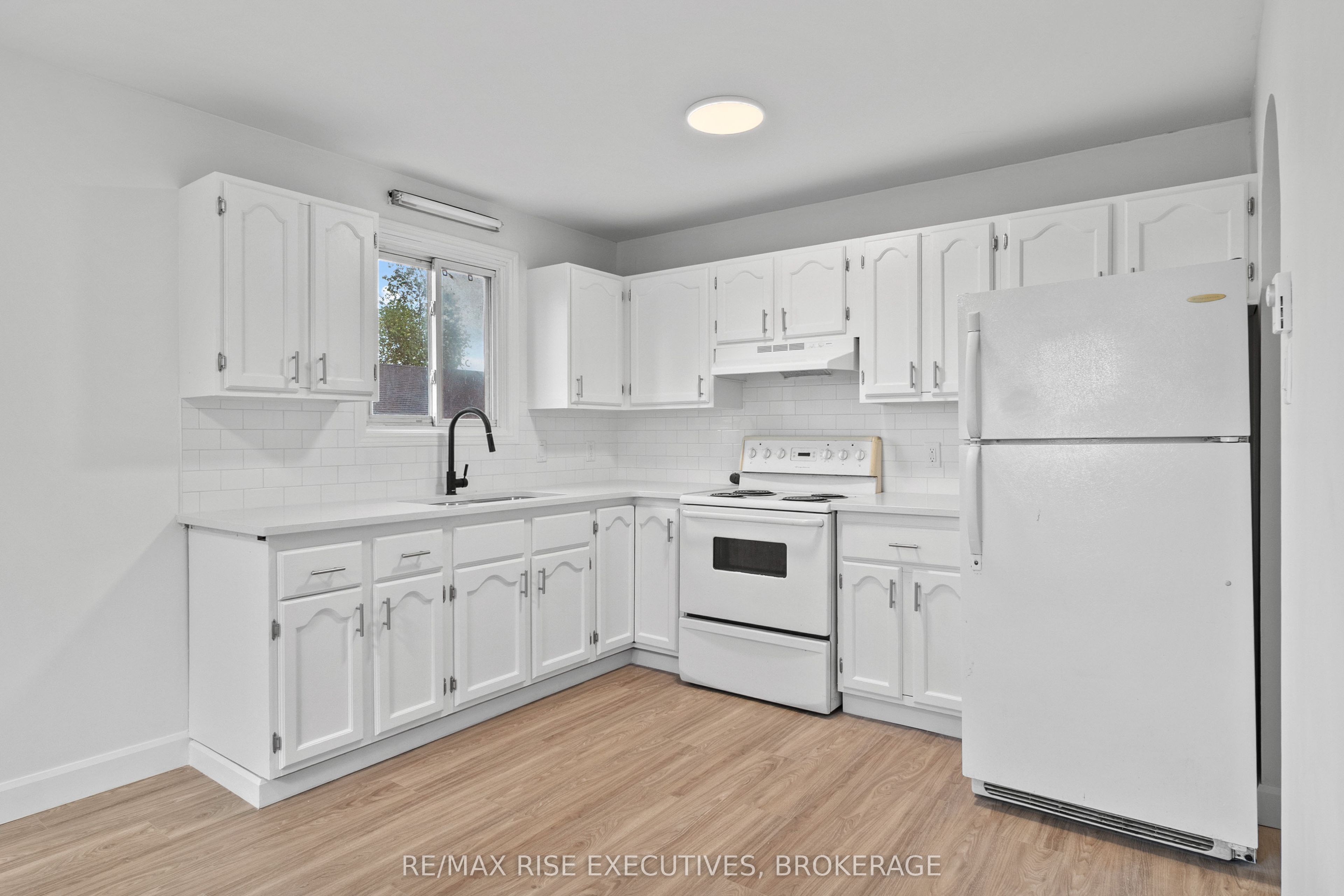 426 Montreal Street Property Photo 10