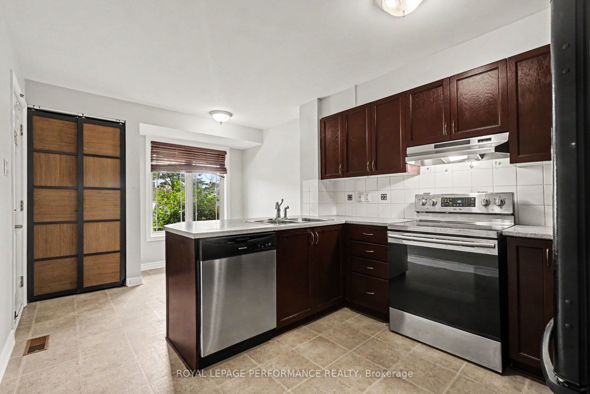50 Brentmore Private Property Photo 8