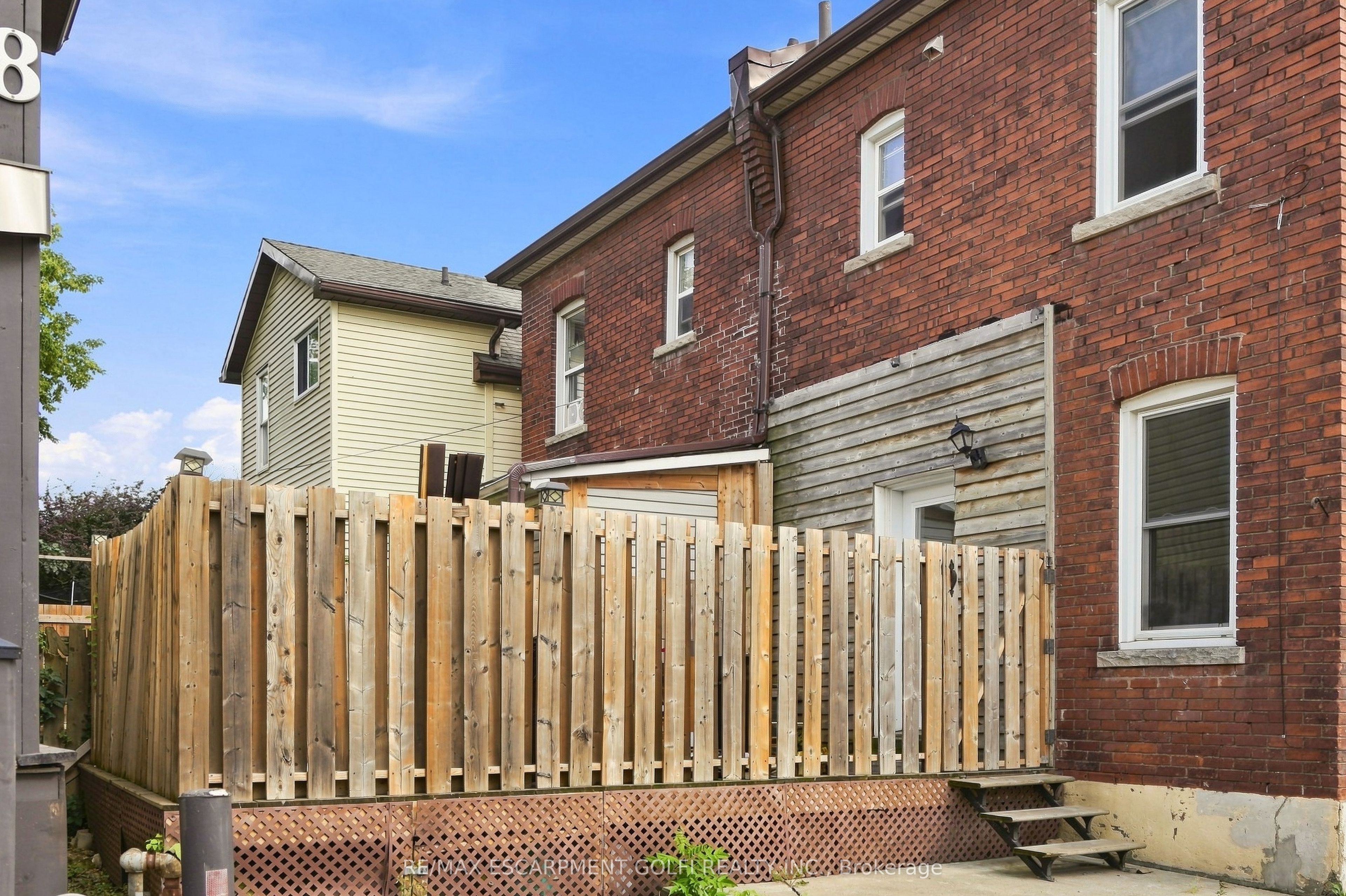 1085 Cannon Street E Property Photo 6
